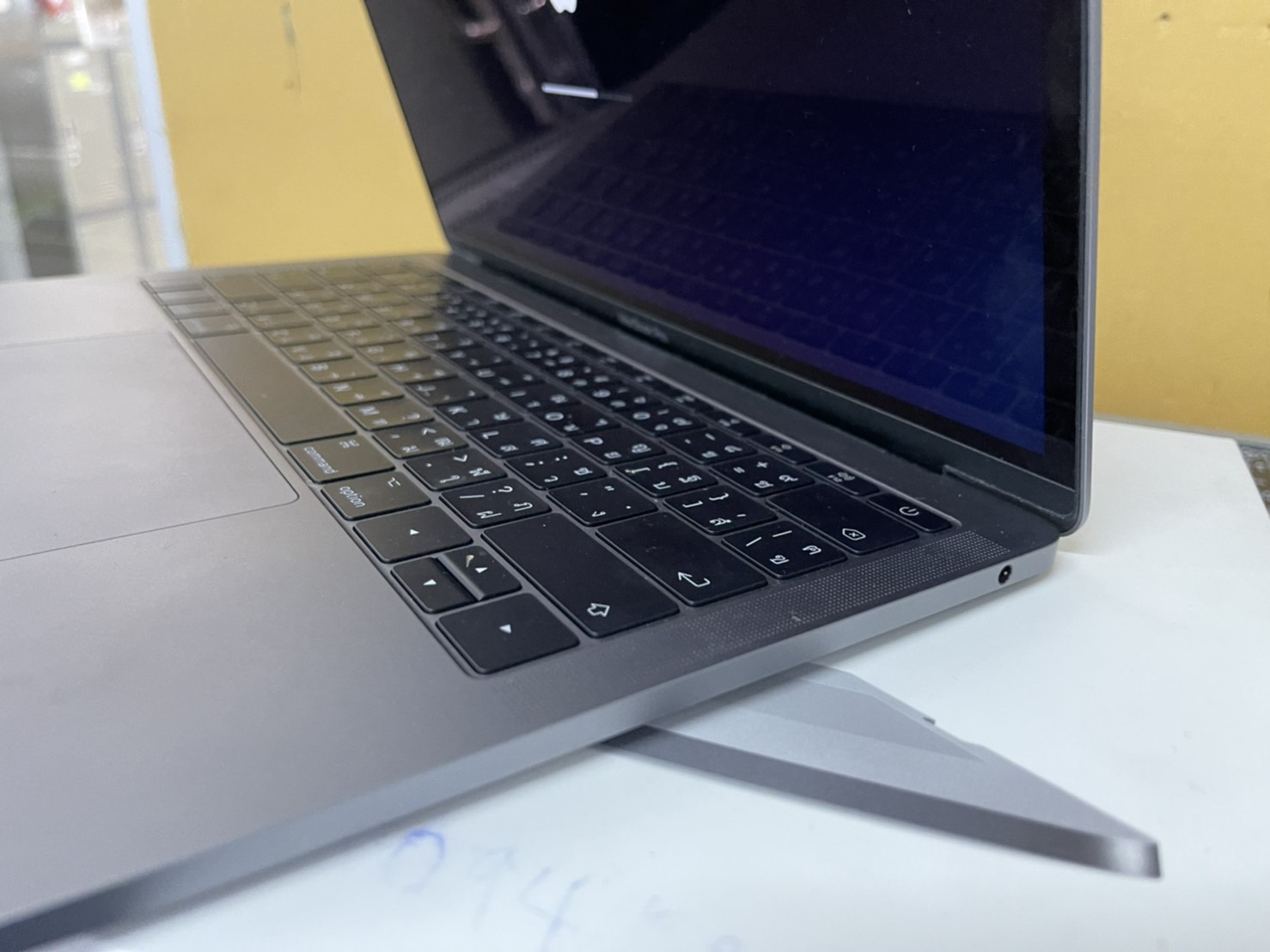 MacBook Pro (13-inch 2017 Two Thunderbolt 3 ports)