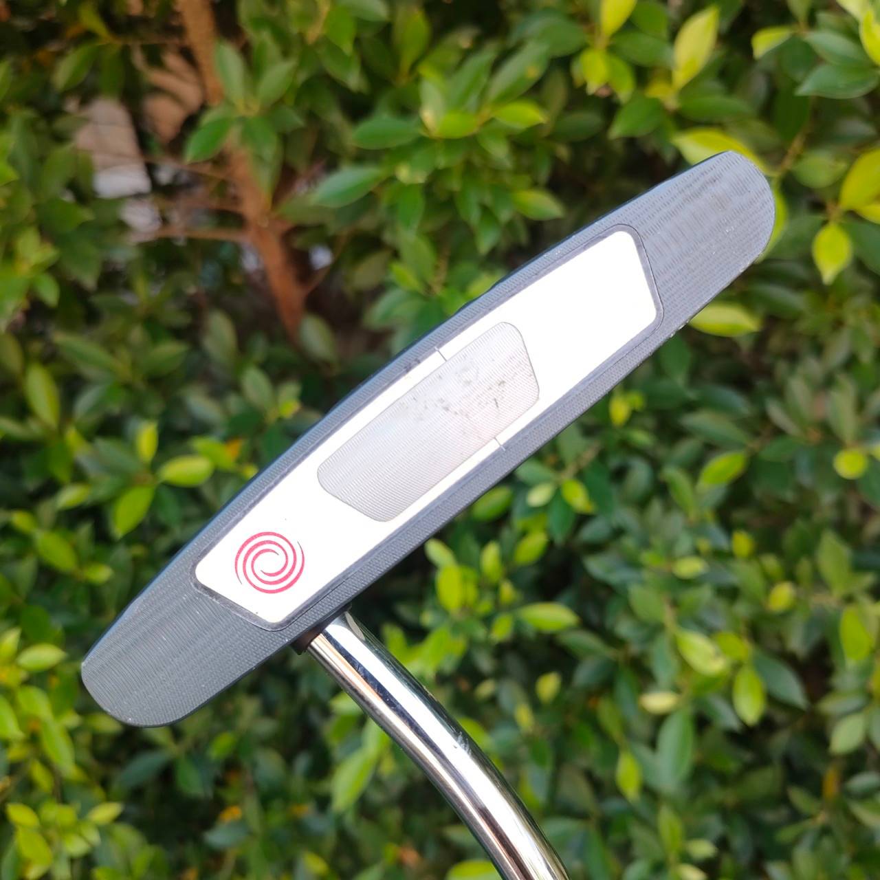 PUTTER ODYSSEY TRI-BALL SRT WHITE STEEL หน้าสัมผัสที่เกาะไลน์มาก ความยาว 34 นิ้ว มี COVER เดิมแท้!! ไม้กอล์ฟมือสอง ของแท้ BY NakaraLuxurious