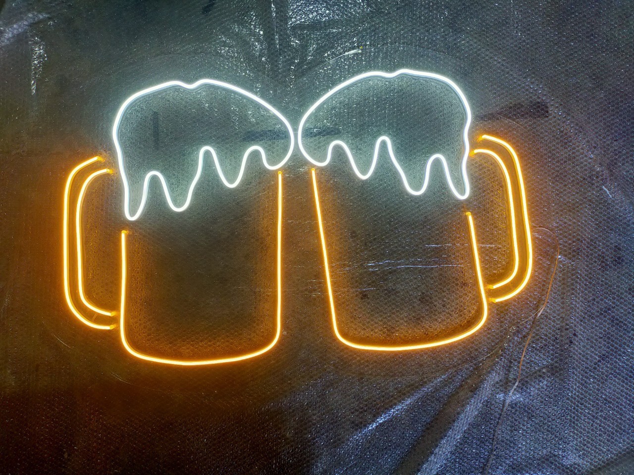 ป้ายไฟนีออน LED อะคริลิคใสรองหลัง