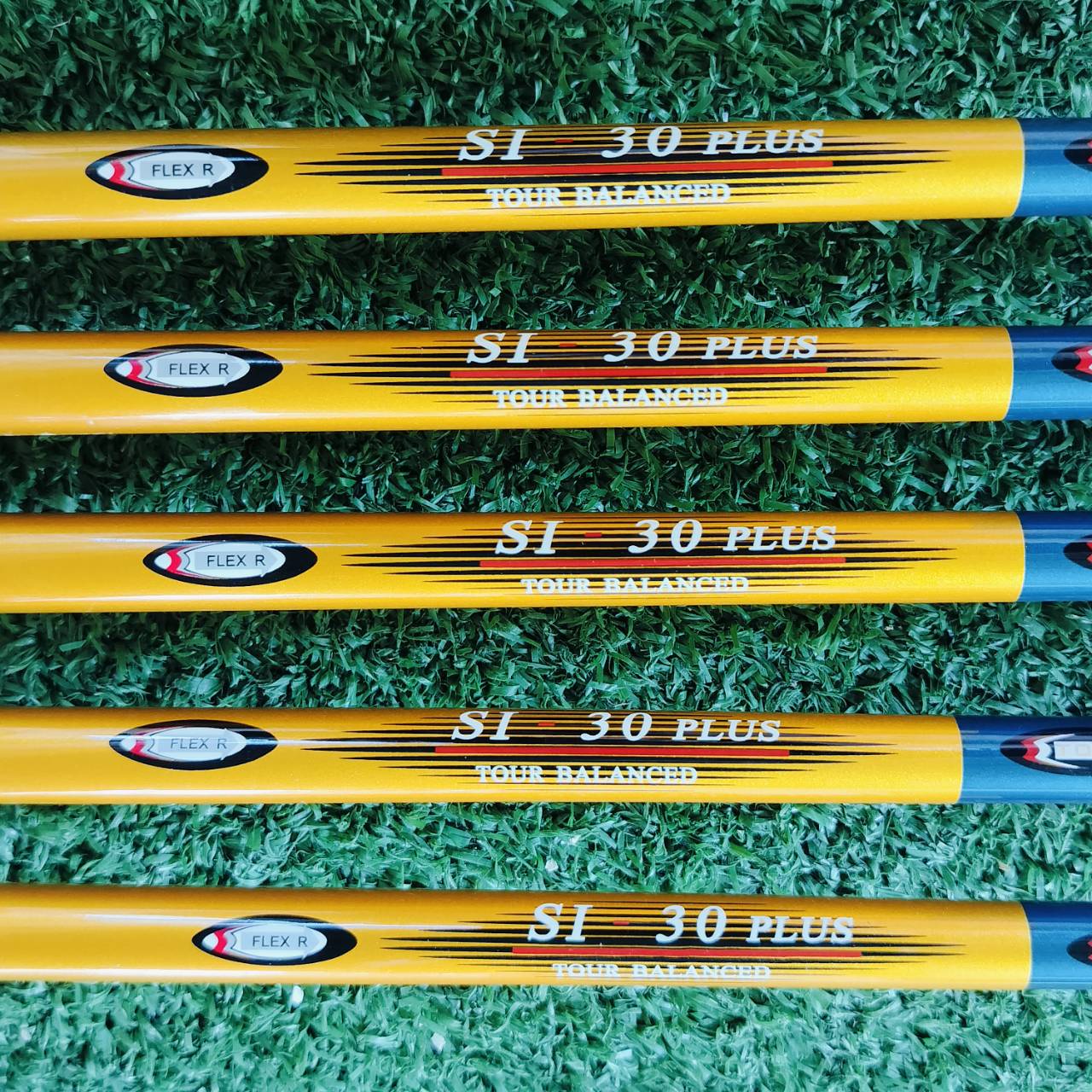 ชุดเหล็ก PROKENNEX SI-30 PLUS ก้าน TOUR BALANCE FLEX R เป็นชุดเหล็กที่มี CAVITY ลึก ด้าน SOLE ยืดยาวออกด้านหลัง ทำให้เป็นชุดที่ตีง่ายอย่างมาก ไม้กอล์ฟพรีเมี่ยมมือสอง ของแท้ By NakaraLuxurious