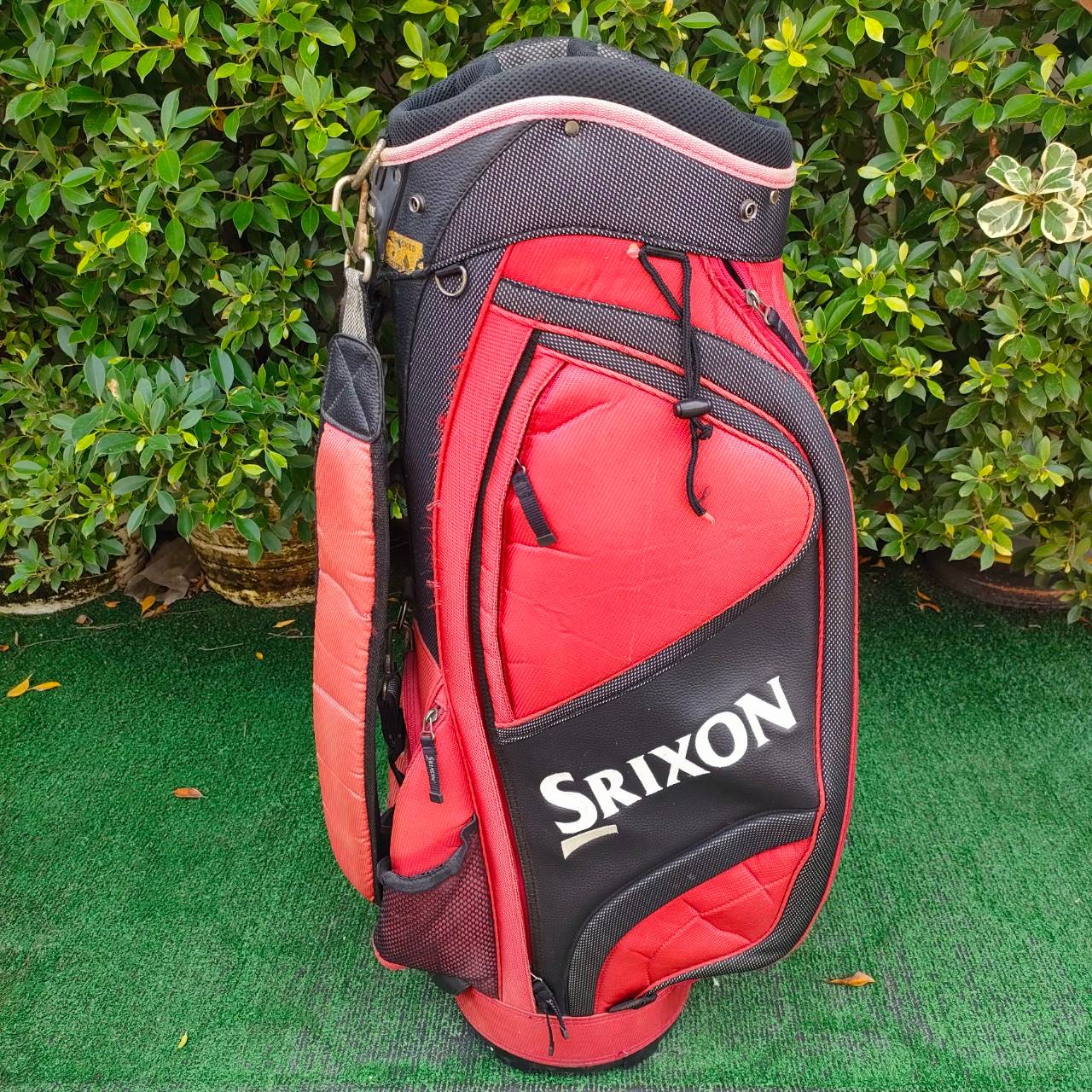 ถุงกอล์ฟ SRIXON มือสอง ** ถุงกอล์ฟสีซีดเล็กน้อย ** ซิปใช้ได้หมดทุกซิป ถุงของแท้ ไม้กอล์ฟมือสอง ของแท้ BY NakaraLuxurious