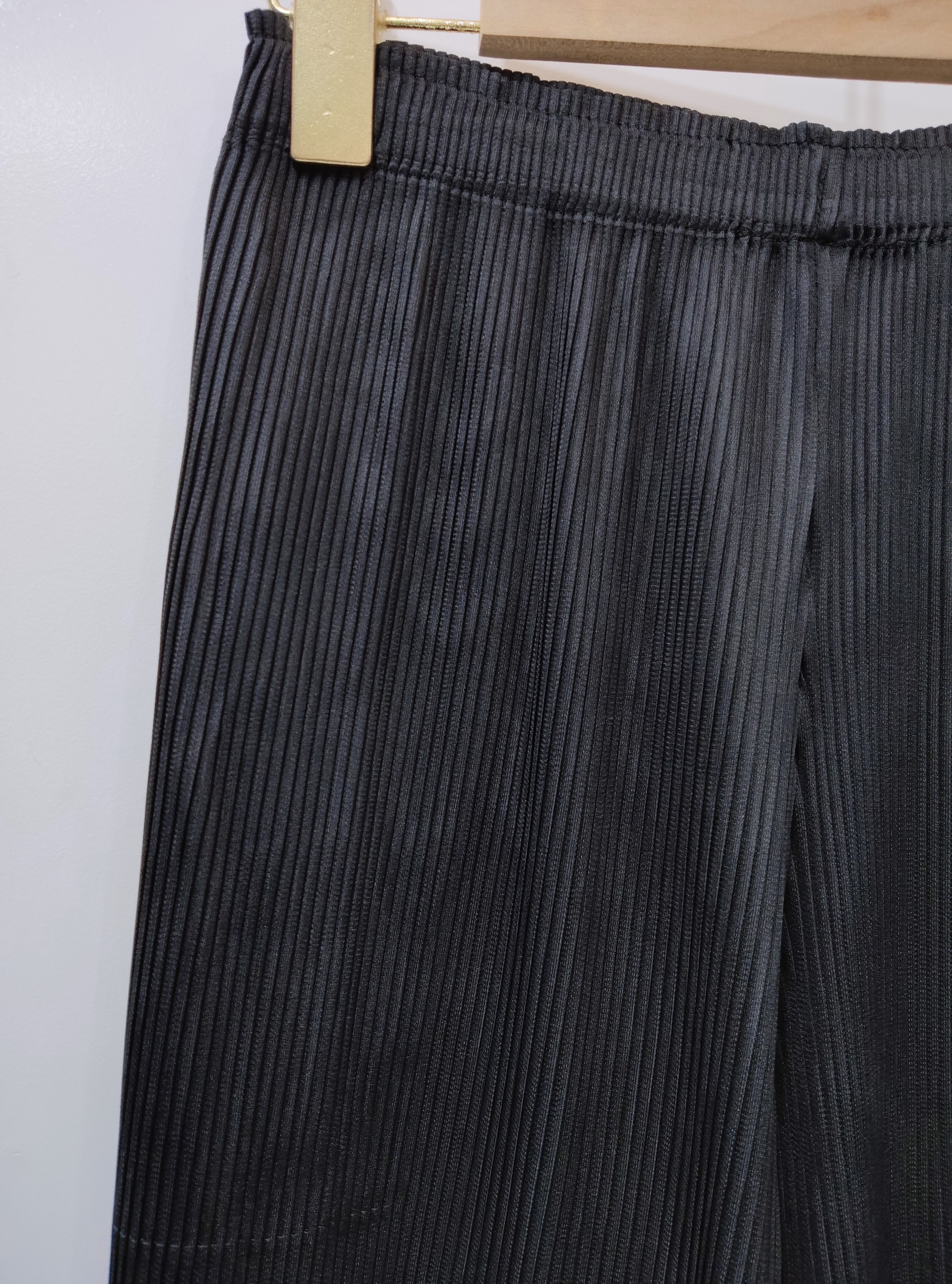 2MUAY รุ่น GM13010 / GM7023 HIGH NECK CAP SLEEVE PLEATED SET สีดำ FREE SIZE