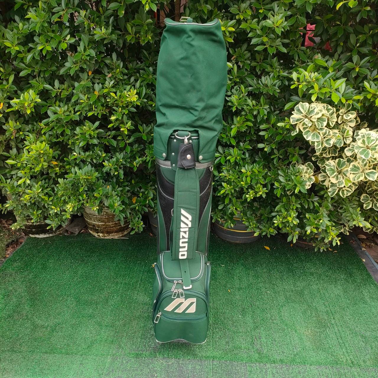 **ไม้กอล์ฟสำหรับผู้หญิง** FULLSET MIZUNO LADY MADE IN JAPAN ทั้งชุดประกอบด้วย ชุดหัวไม้มี Driver หัวไม้ 4 และ 5 ชุดผู้หญิง ถ้าตีด้วยหัวไม้ 4 องศาจะเปิดกว่า ตีง่ายกว่า 3 ถือว่าครบครันดีมากครับ ไม้กอล์ฟมือสอง ของแท้ BY NakaraLuxurious