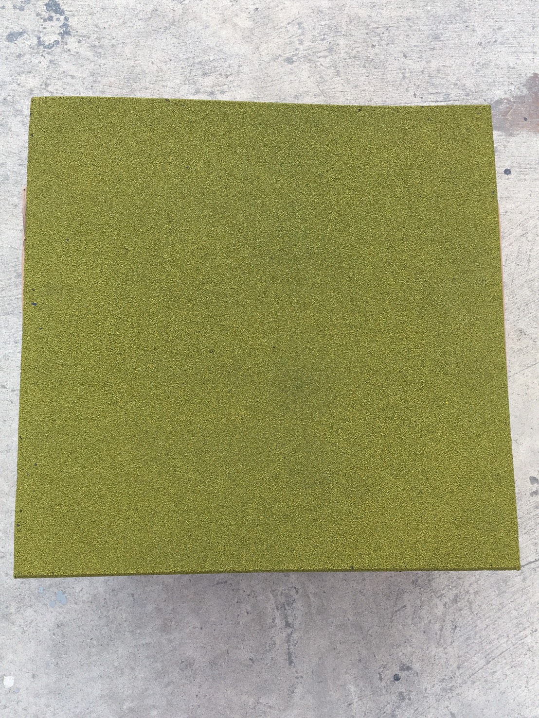 แผ่นยาง EPDM ราคาต่อ1ตร.ม. 4แผ่น แผ่นยางสังเคราะห์ ,แผ่นปูกันกระแทก,แผ่นปูพื้นสนามเด็กเล่น, พื้นยางEPDM ,ปูสนามเด็กเล่น,สนามกีฬา ห้องฟิตเนส พร้อมส่ง ราคาโรงงาน มีสีดำ เทา น้ำเงิน เหลือง แดง เขียว