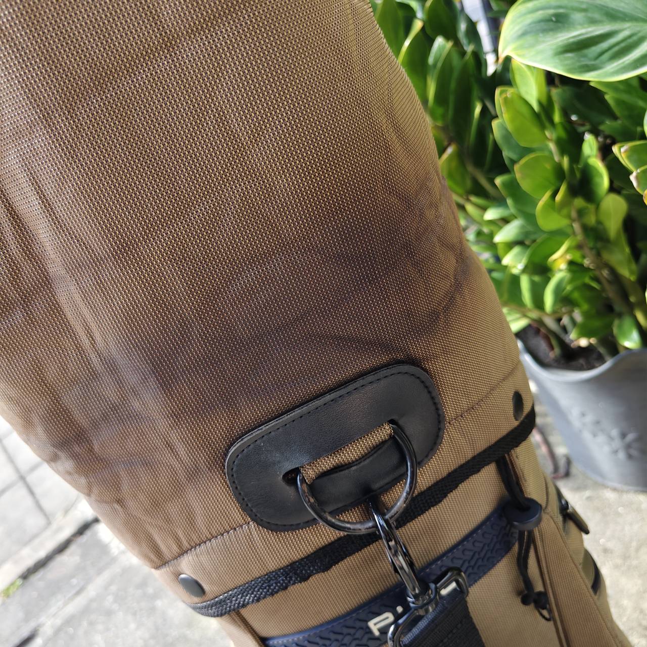 ถุงกอล์ฟ PING ของแท้ มือสอง ** สภาพไม่ค่อยสวย ** ตามรูป แต่ใช้งาานได้เป็นปกติทั้งหมด