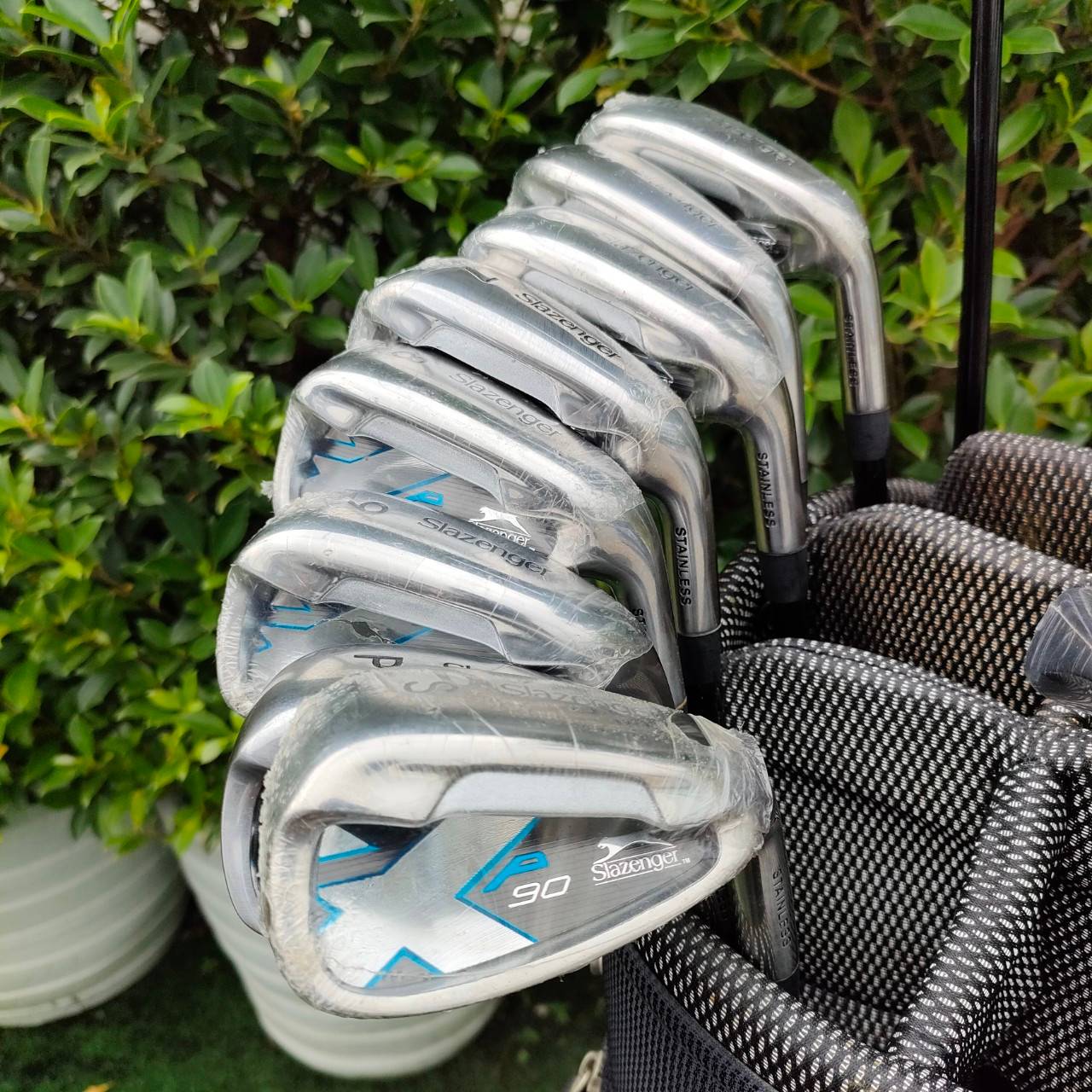 * ลดล้างสต๊อก * มีชุดเดียว * ไม้กอล์ฟครบชุด SLAZENGER ของใหม่มือหนึ่งในซีลทุกไม้ มีหัวไม้ครบ 1 3 5 Driver หัวใหญ่ วัสดุ FORGED TITANIUM หน้าเด้ง ชุดเหล็ก 4 - 9 พร้อม PW SW PUTTER SLAZENGER ชดเชย ความผิดพลาดได้สูง คุณภาพดีมาก