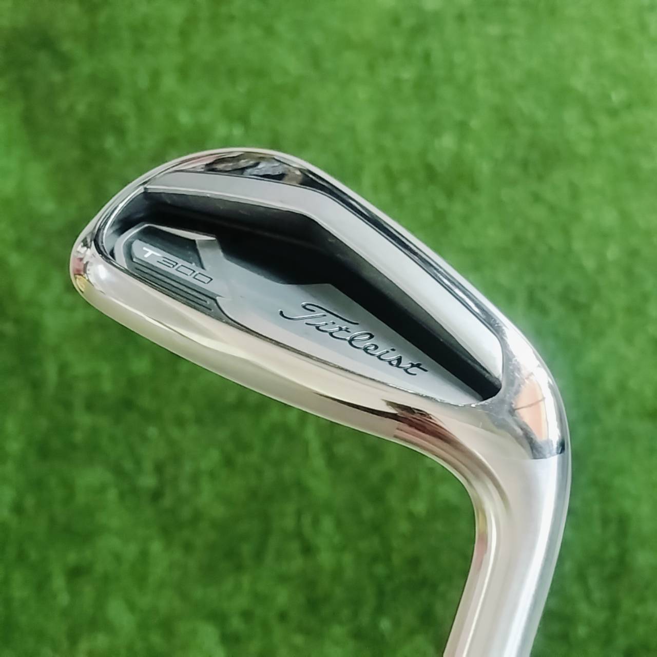 ชุดเหล็ก TITLEIST T300 (2022) ตีไกล ตีง่าย ชุดแบบ COMBO พัฒนาเกมการเล่นได้มากเป็นพิเศษ บเคลื่อนด้วยพลังจากเทคโนโลยี Max Impact ก้อนโพลีเมอร์ที่ถูกซ่อนอยู่ภายใน ไม้กอล์ฟพรีเมี่ยมมือสอง ของแท้ By NakaraLuxurious
