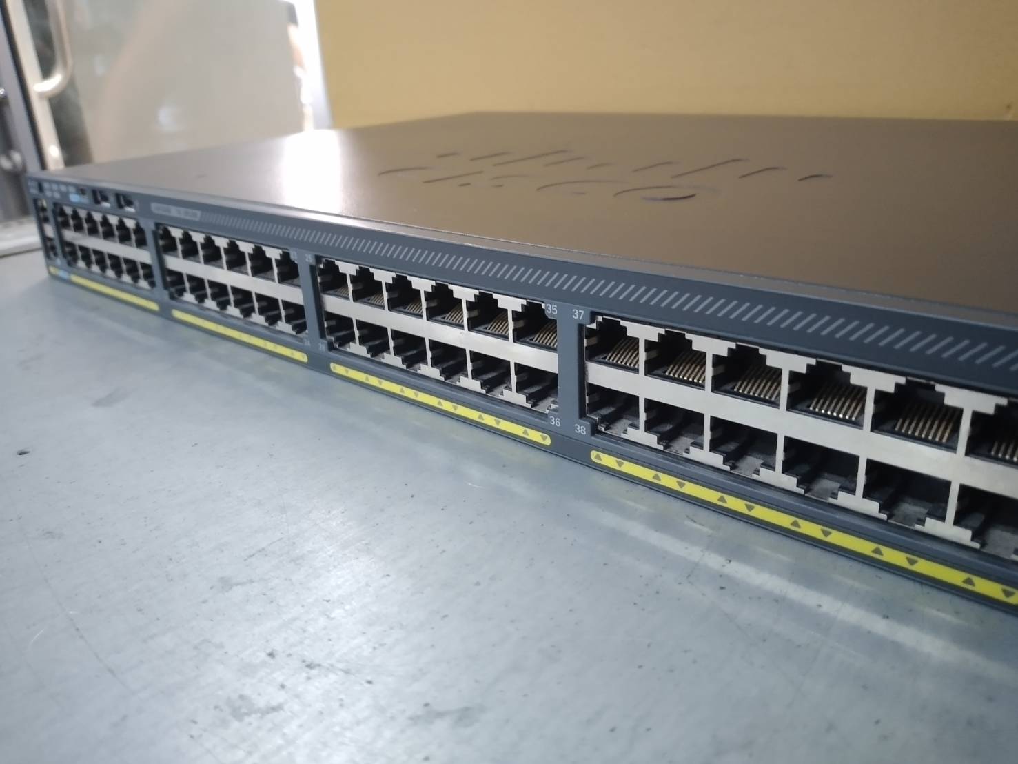 Cisco ws-c2960x-48ts-l Catalyst 2960-x 48 GigE, 4 x 1g SFP