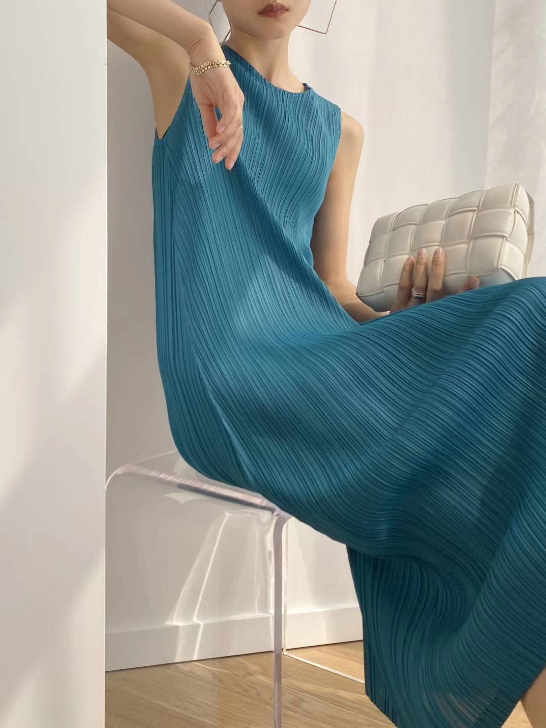 2MUAY BASIC รุ่น GJO7729 SLEEVELESS PLEATED DRESS เดรสผู้หญิง เดรสพลีทคุณภาพ 12สี