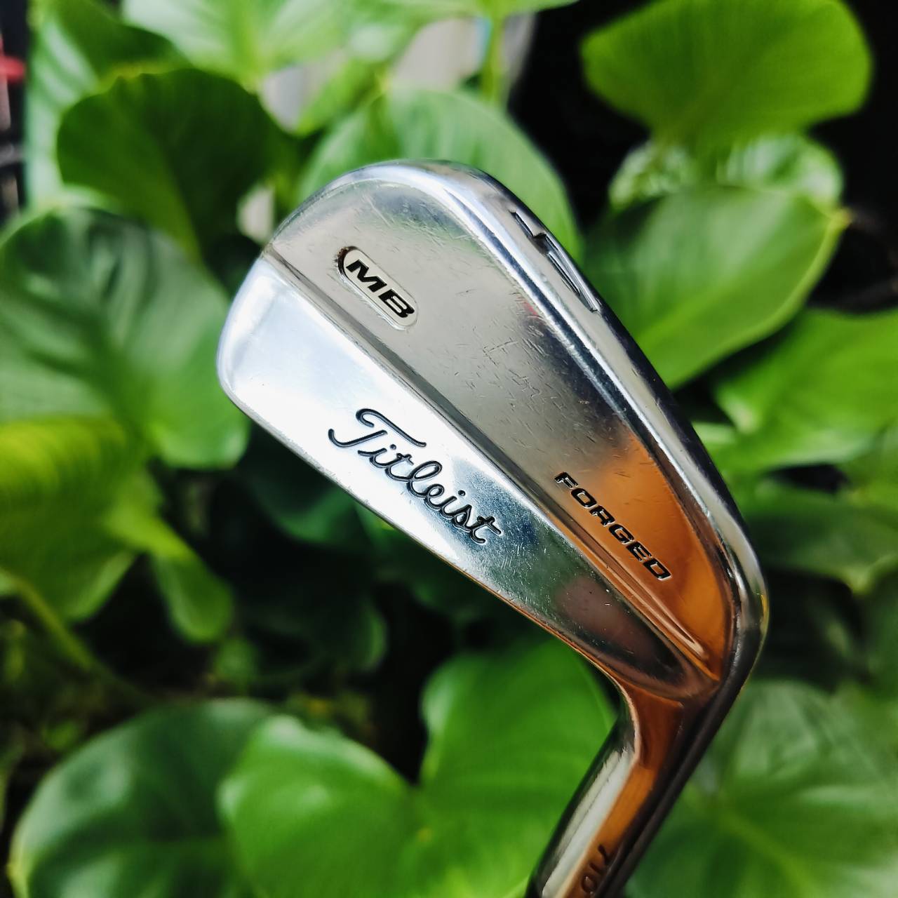 เหล็ก 4 Titleist FORGED MB 710 เหล็ก FORGED สุดมันส์จาก Titleist ให้ฟีลลิ่งที่เหนือชั้น นุ่มนวล แม่นยำ ให้สปินได้ดีมาก และควบคุมลูกได้ดังใจ ไม้กอล์ฟพรีเมี่ยมมือสอง ของแท้ By NakaraLuxurious