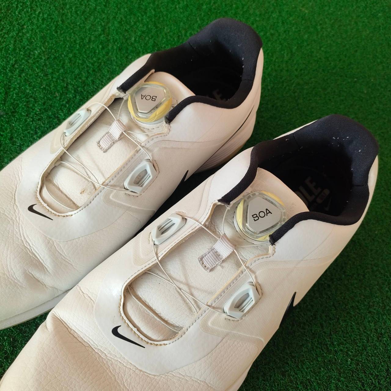 รองเท้ากอล์ฟ NIKE LUNARLON มือสอง ปุ่มหมุน BOA ใส่เข้าออกได้อย่างสะดวก ขนาดไชส์ US10W UK9 EUR44 CM 28 สภาพใหม่มาก!! มือสอง ของแท้ BY NakaraLuxurious