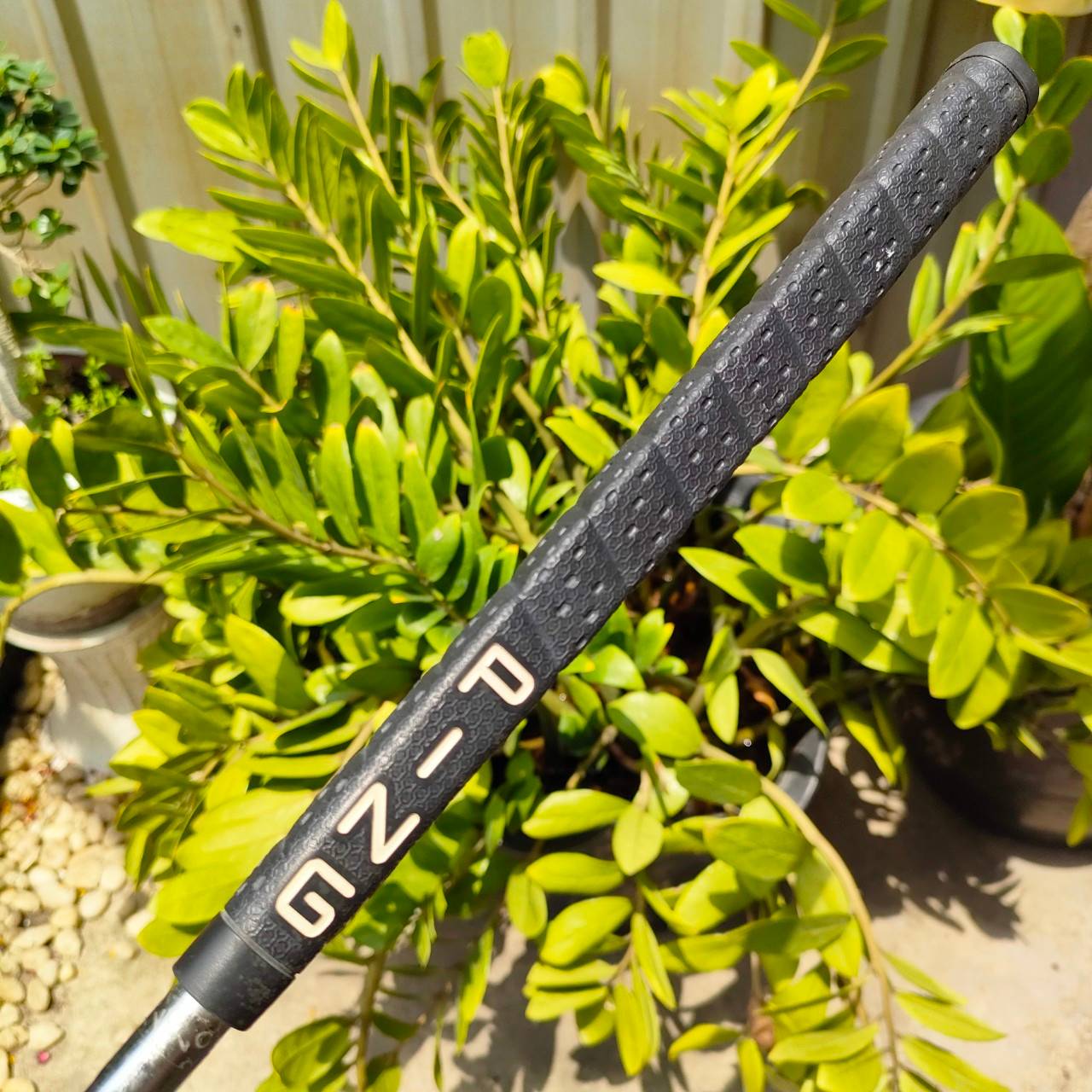 PUTTER PING KARSTEN ZING2i ความยาว 34.5 นิ้ว สภาพสวยมากเดิมมาก กริพก็เดิม รุ่นนี้สุดยอดนุ่มมากและเกาะไลน์มาก ไม้กอล์ฟพรีเมี่ยมมือสอง ของแท้ By NakaraLuxurious