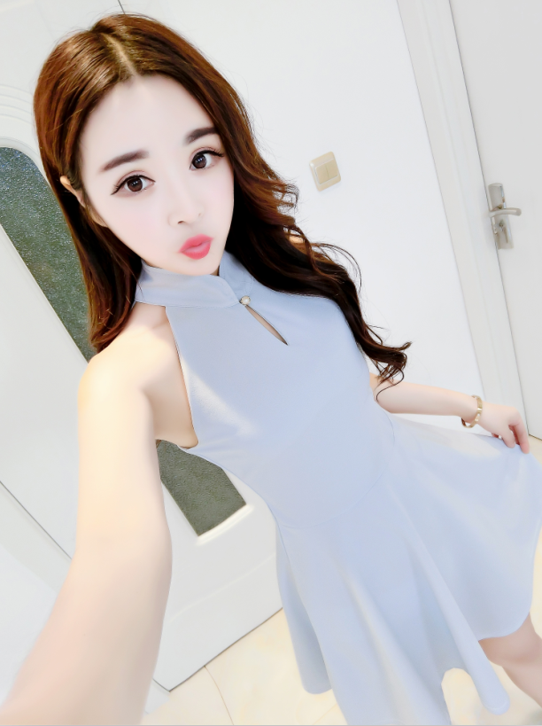 ชุดเดรสแฟชั่นสุดชิค โชว์ไหล่ และด้านหลัง ดีไซส์เก๋ แต่งกระดุมด้านหน้า เนื้อผ้าดี ตามแบบ สีเทา