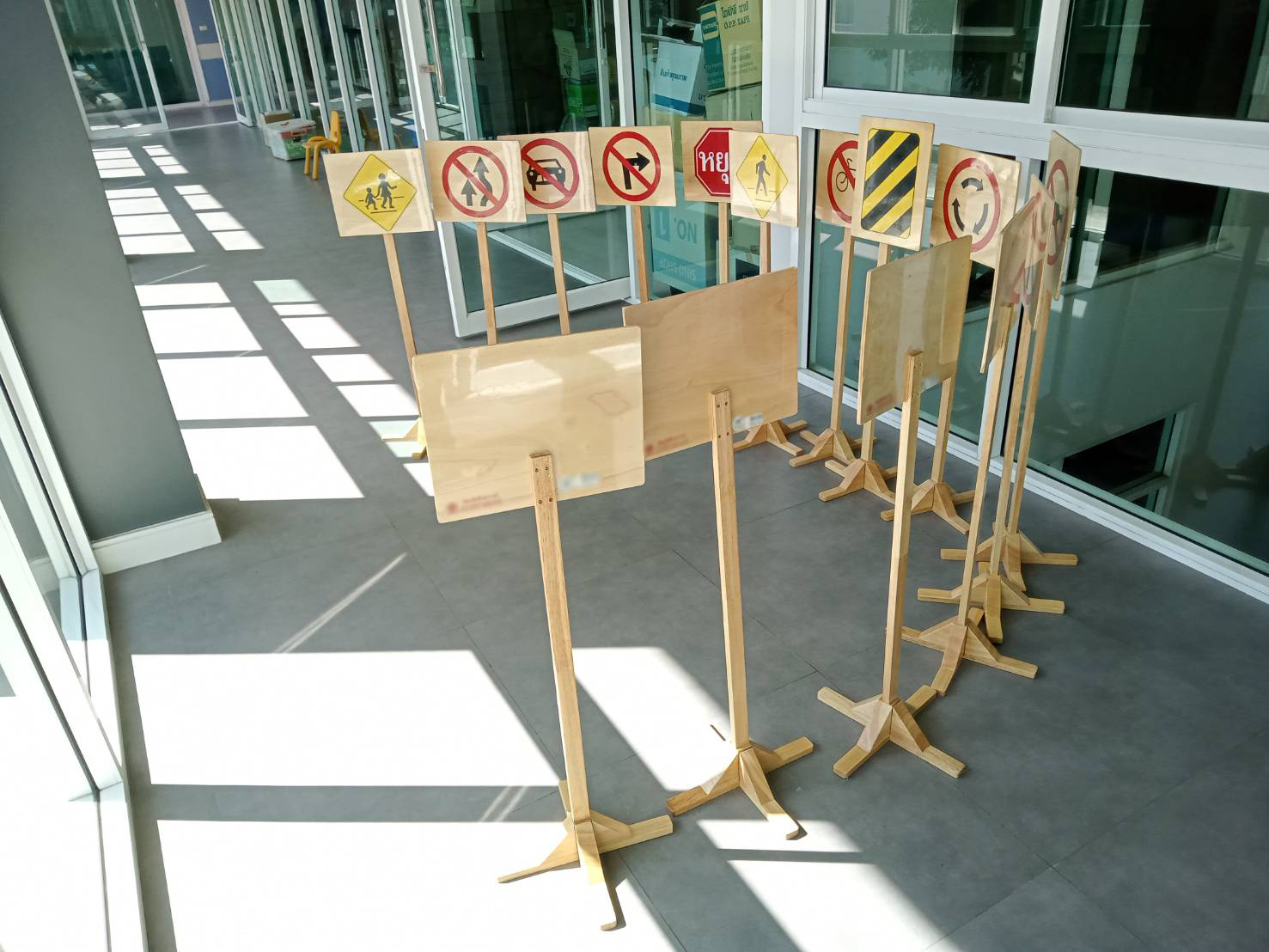 ชุดป้ายจราจรไม้ ตั้งสนาม ป้ายจราจรสนาม ป้ายไม้ (15 ชิ้น) พร้อมส่ง