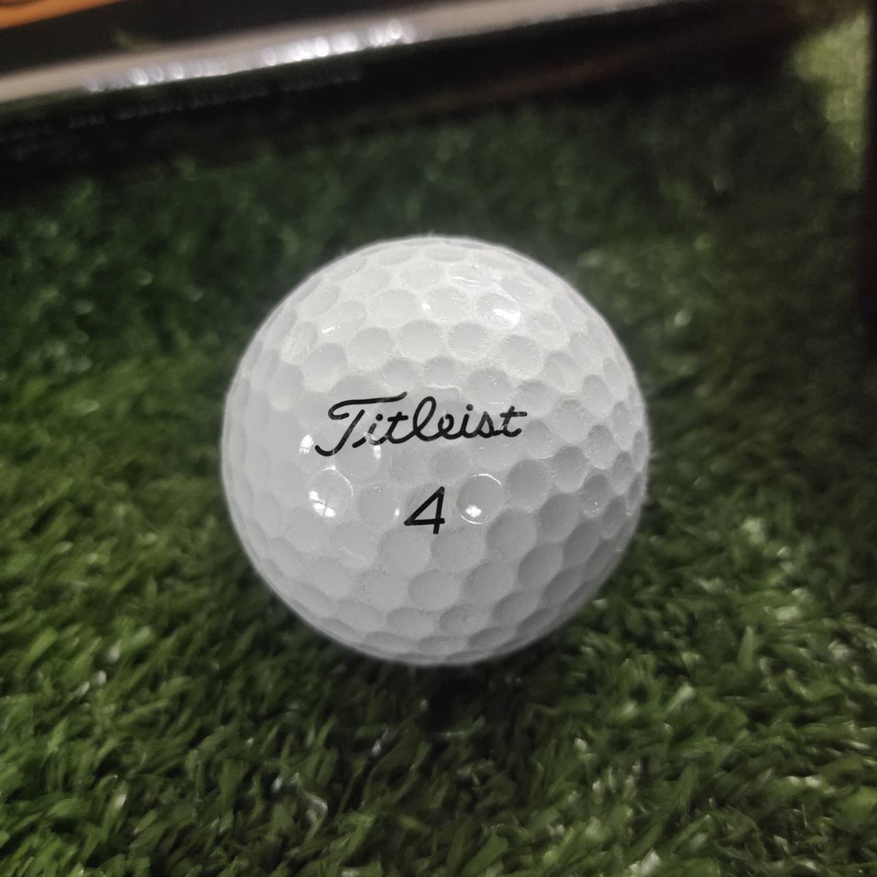 ลูกกอล์ฟ Titleist PRO V1 (ล้างสต๊อค) ลูกกอล์ฟทัวร์เกรดที่นักกอล์ฟทั่วโลกไว้วางใจ!