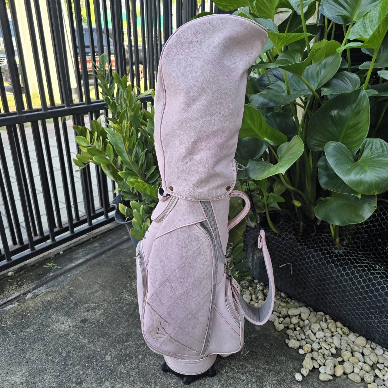 **ไม้กอล์ฟครบชุดสำหรับผู้หญิง** MIZUNO EFIL LADY พร้อมถุงกอล์ฟ MIZUNO คุณภาพดีมาก ของญี่ปุนแท้ ตีง่ายและเบากว่าของจีนเยอะ ราคาก็แสนสุดคุ้มเลยค่ะ