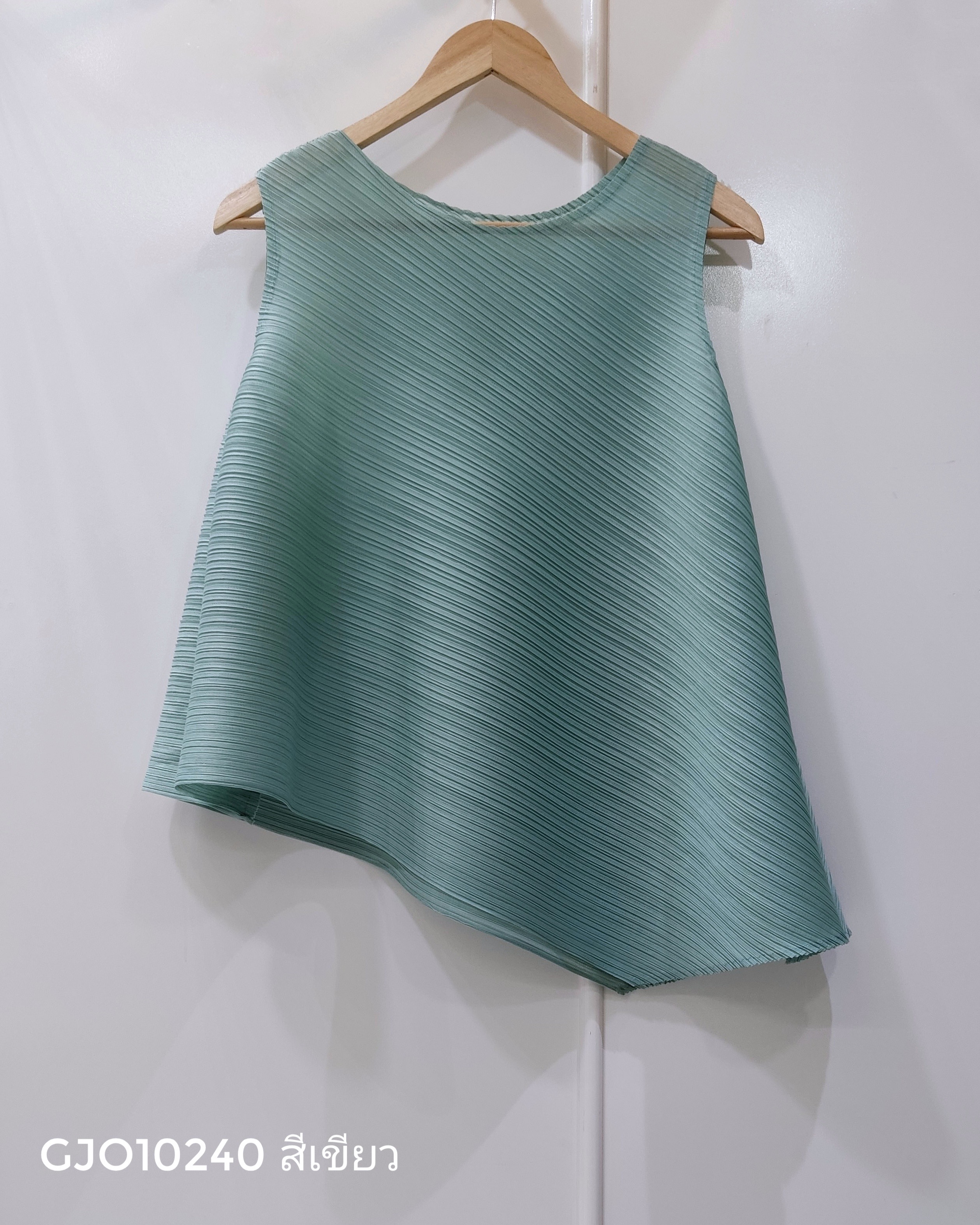 2MUAY รุ่น GJO10240 เสื้ออัดพลีท SLEEVELESS ASYMMETRIC PLEATED TOP