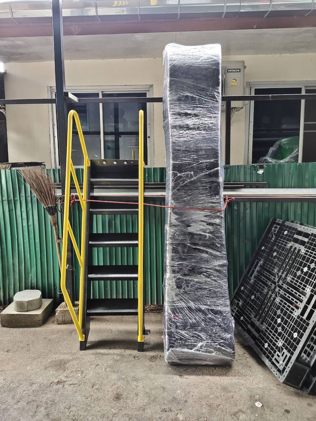 รางสไลเดอร์เดี่ยวพร้อมบันได สระน้ำ สำหรับวางขอบสระน้ำ หรือสนามเด็กเล่น เครื่องเล่นสนามเหล็ก เครื่องเล่นสนามกลางแจ้ง ผลิตในไทย ขนาด80x360x180 ซม.