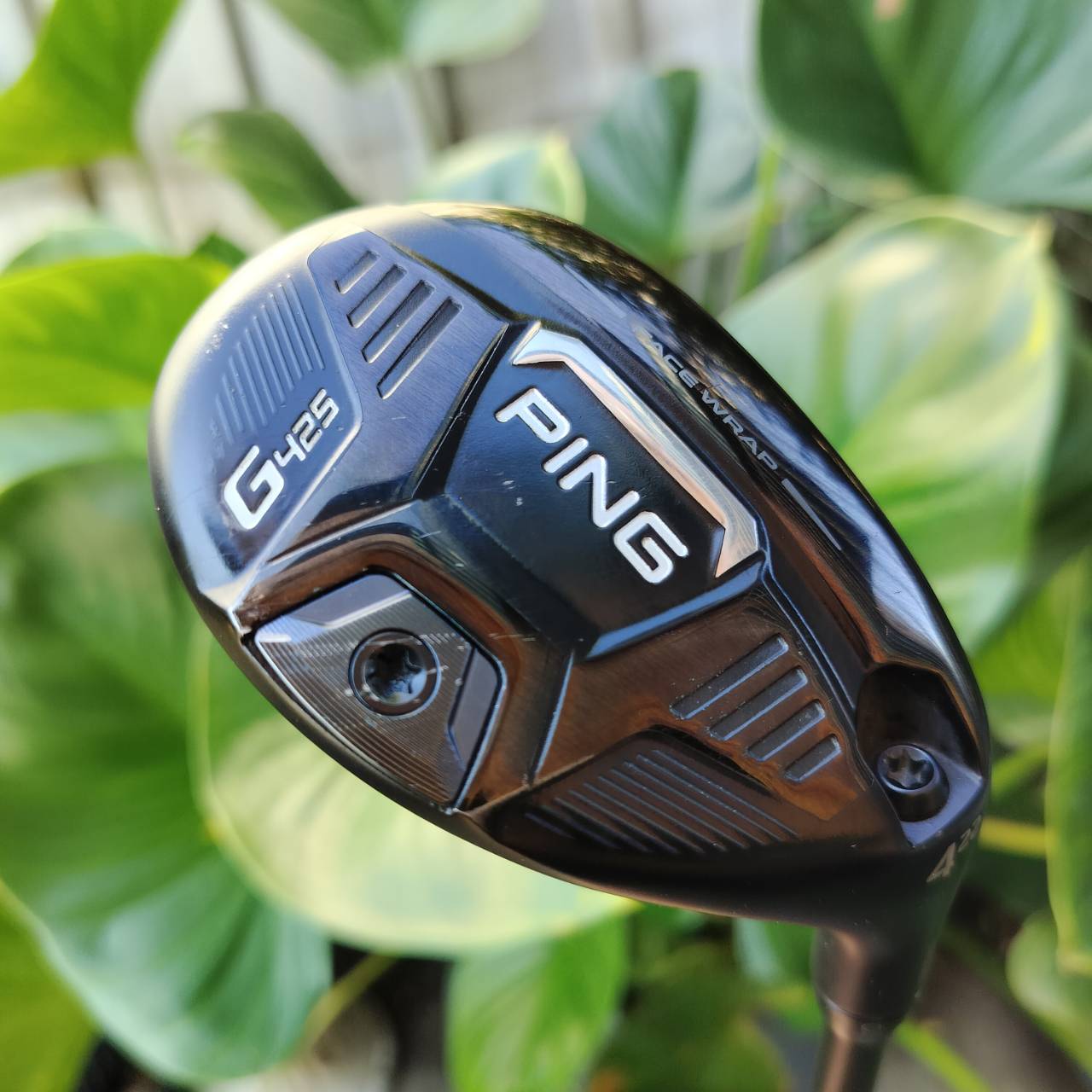 HYBRID 4 PING G425 องศา 22 ค่า MOI สูงขึ้นถึง 23% จากรุ่นก่อน ทำจากวัสดุ High Strength Maraging C300 ที่เบาและบางแต่ทนทาน สร้างแรงดีดได้สูงที่สุด ไม้กอล์ฟพรีเมี่ยมมือสอง ของแท้ By NakaraLuxurious