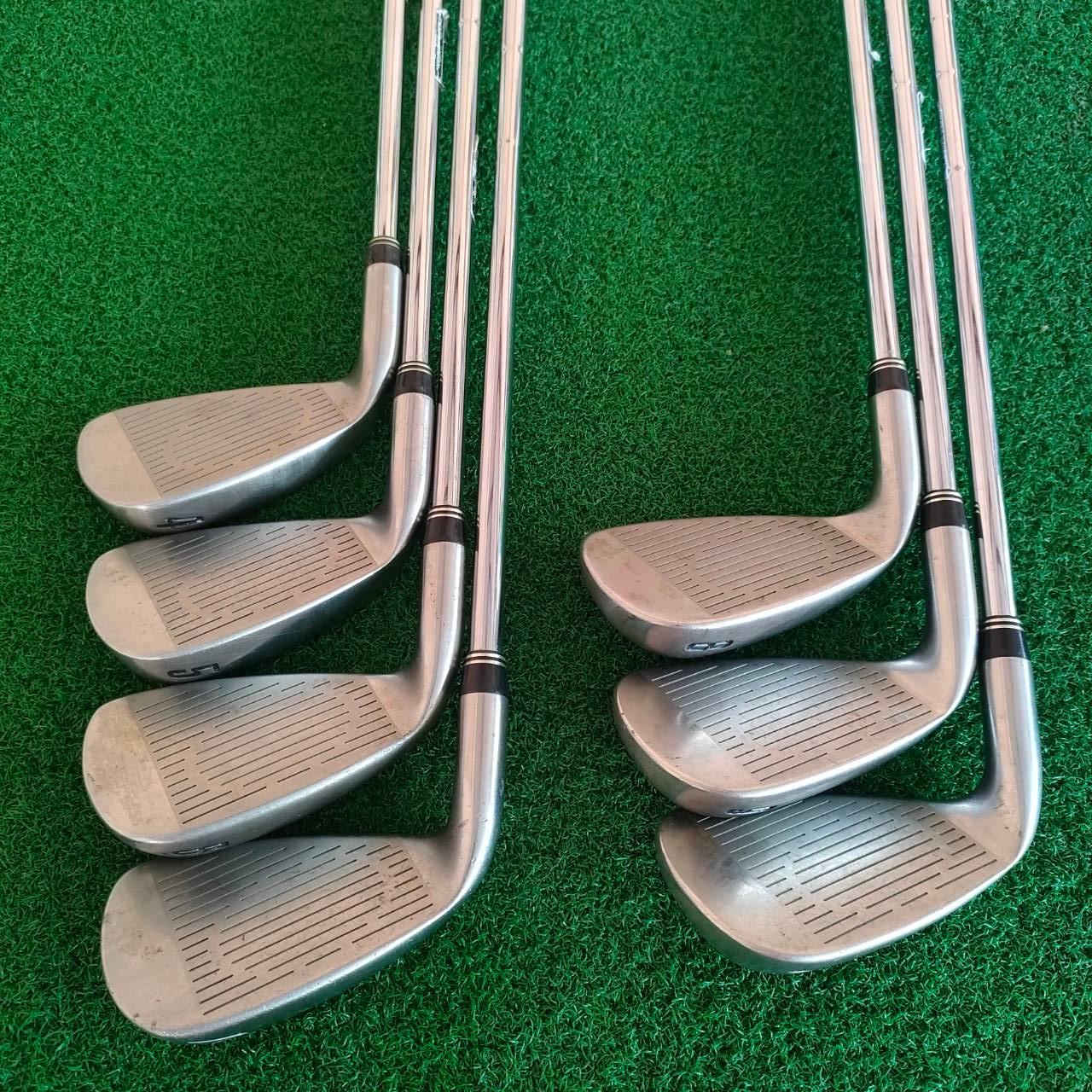 ชุดเหล็ก KING COBRA 3100 I/H มีเหล็ก 4 - 9 เเละ PW ก้าน N.S.PRO 1030H FLEX S เป็นเหล็ก UNDER CUT เน้นๆ ตีง่ายมาก และตีใส่ได้เต็ม ก้าน เต็มคาราเบล มากครับ