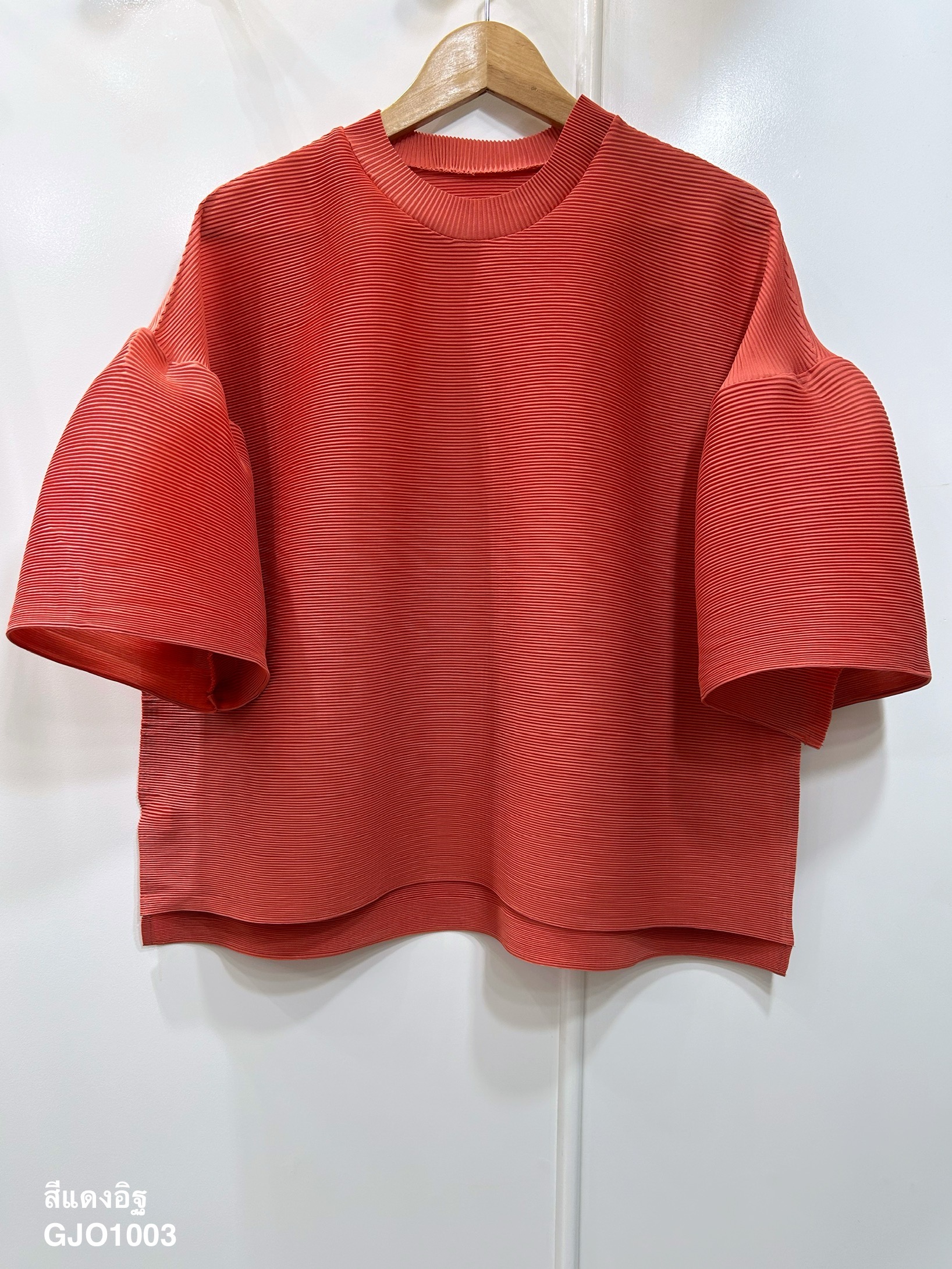 2MUAY รุ่น GJO1003 เสื้อพลีทคุณภาพ BELL SLEEVE PLEATED TOP สีดำ FREE SIZE