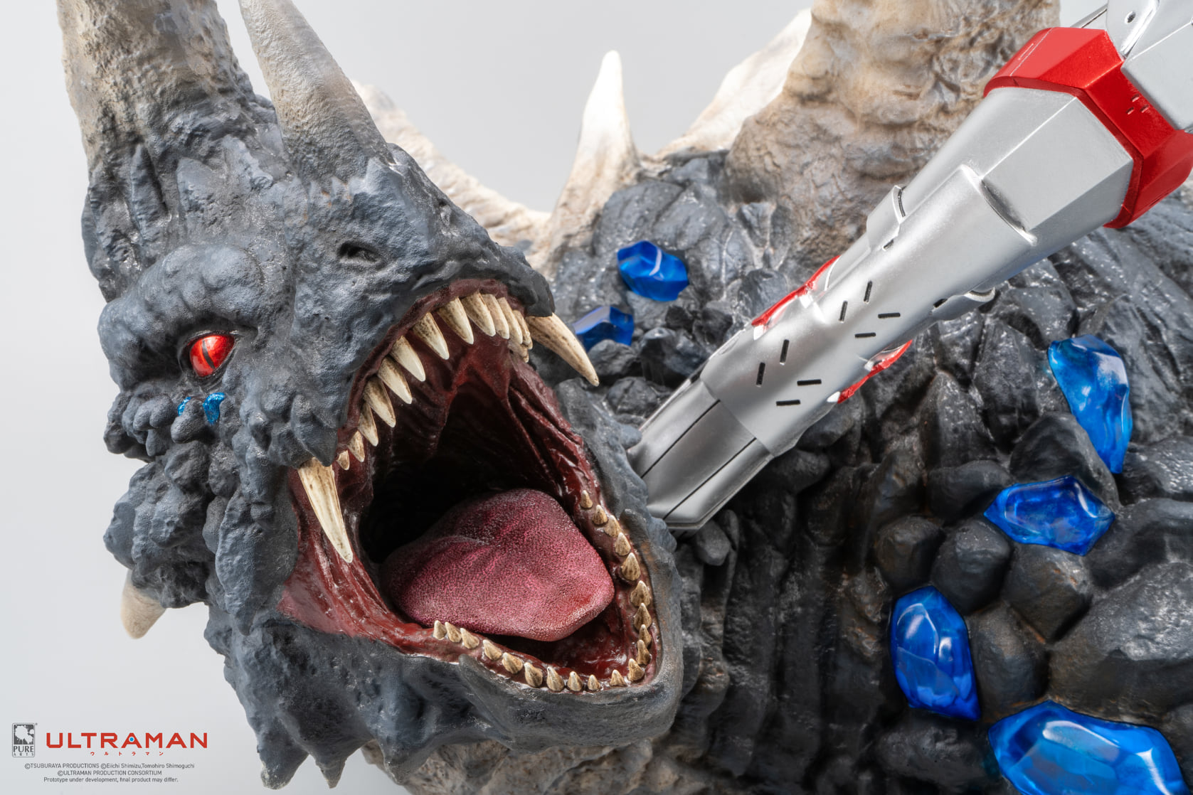 [สั่งจอง]Ultraman VS Black King 1/4 Statue [Standard Edition]