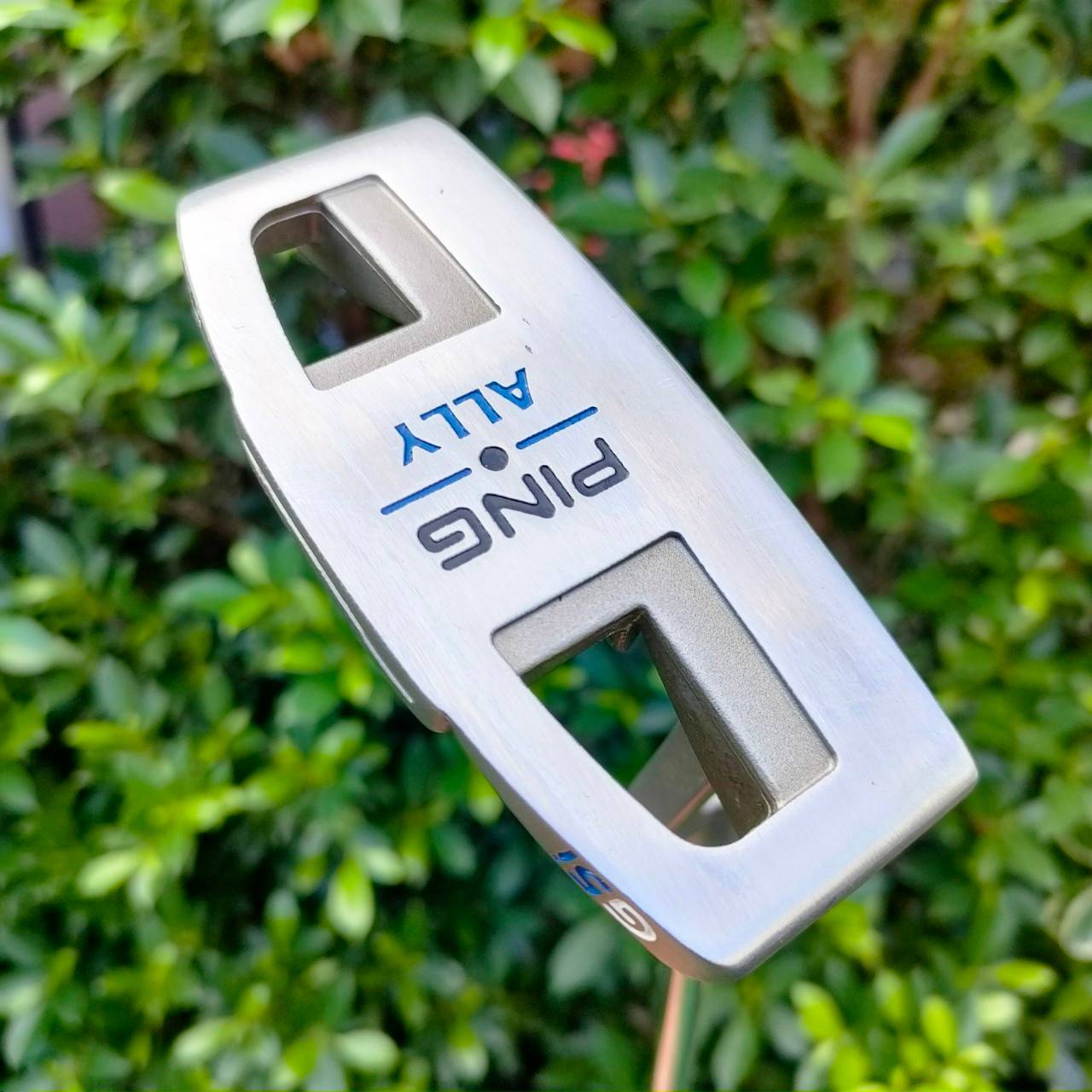 PUTTER PING ALLY G5I ความยาว 34 นิ้ว ด้านหลังยื่น กระจายน้ำหนัก หน้าสัมผัสดีมาก มีเส้นเล็ง พัตต์ง่ายมากๆ