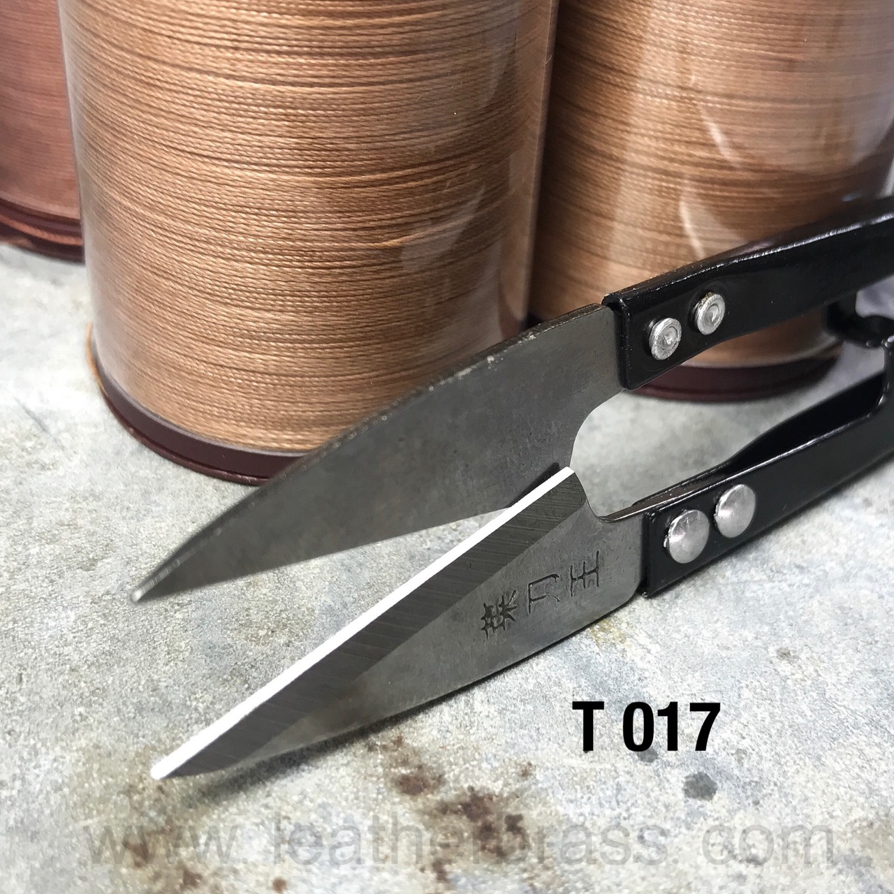 T017 กรรไกรตัดด้าย คละสี อุปกรณ์งาน DIY อุปกรณ์เครื่องหนัง leatherbrass**ราคาต่อชิ้น**