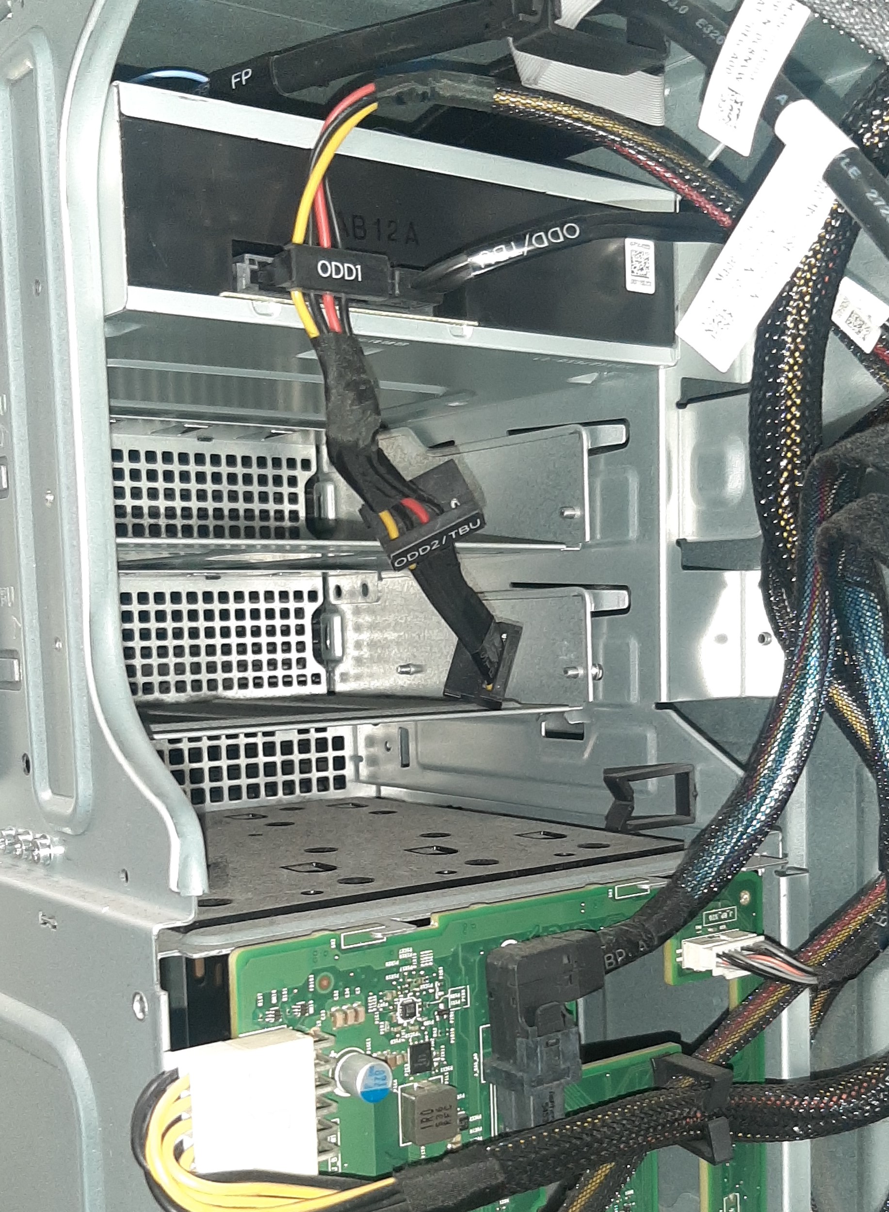 Dell T330 เซิร์ฟเวอร์ มือสอง มีประกันร้าน ดูแลดี(E3-1220v5 Ram16GB HDD500GB x8)