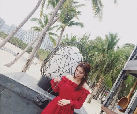 ชุดเดรสปาดไหล่ ผ้าชีฟองอัดพลีส แขนซีทรู สีแดง ตามแบบ