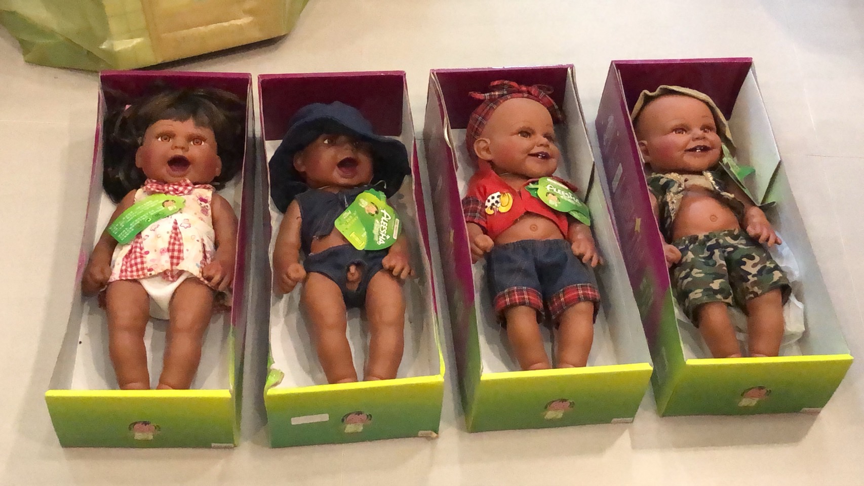 ตุ๊กตาทารก ฝึกแต่งตัว อาบน้ำ ฝึกการแต่งกาย ขนาด16 นิ้ว ราคาต่อ 1 ตัว ของเล่นเสริมพัฒนาการ ,แสดงบทบาทสมมติ รับรู้เพศ ,ของเล่นเด็ก, สื่อการสอนอนุบาล พร้อมส่ง