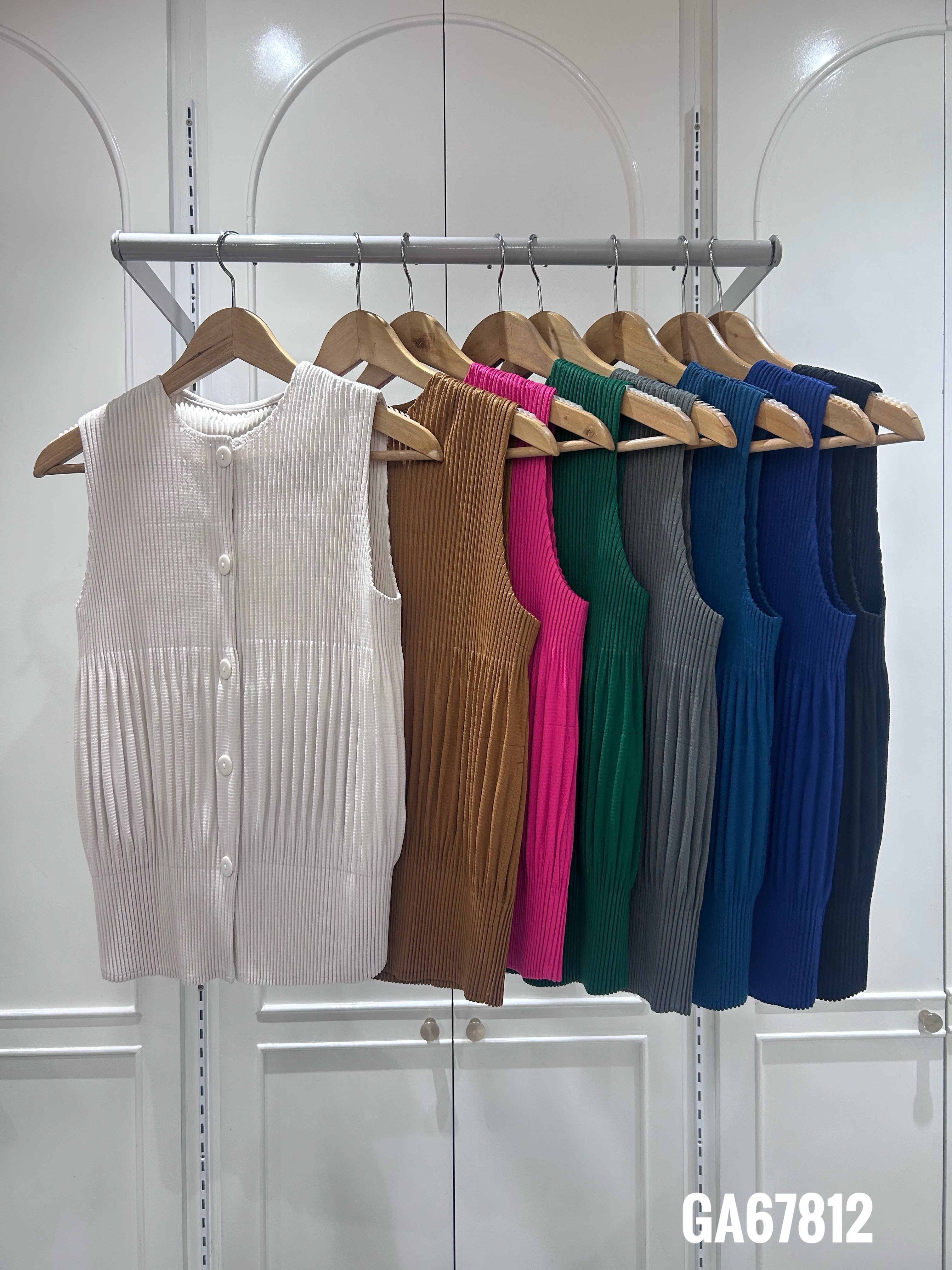 2MUAY รุ่น GA67812 เสื้ออัดพลีท THICK SLEEVELESS BUTTON FRONT PLEATED TOP 8 สี FREE SIZE
