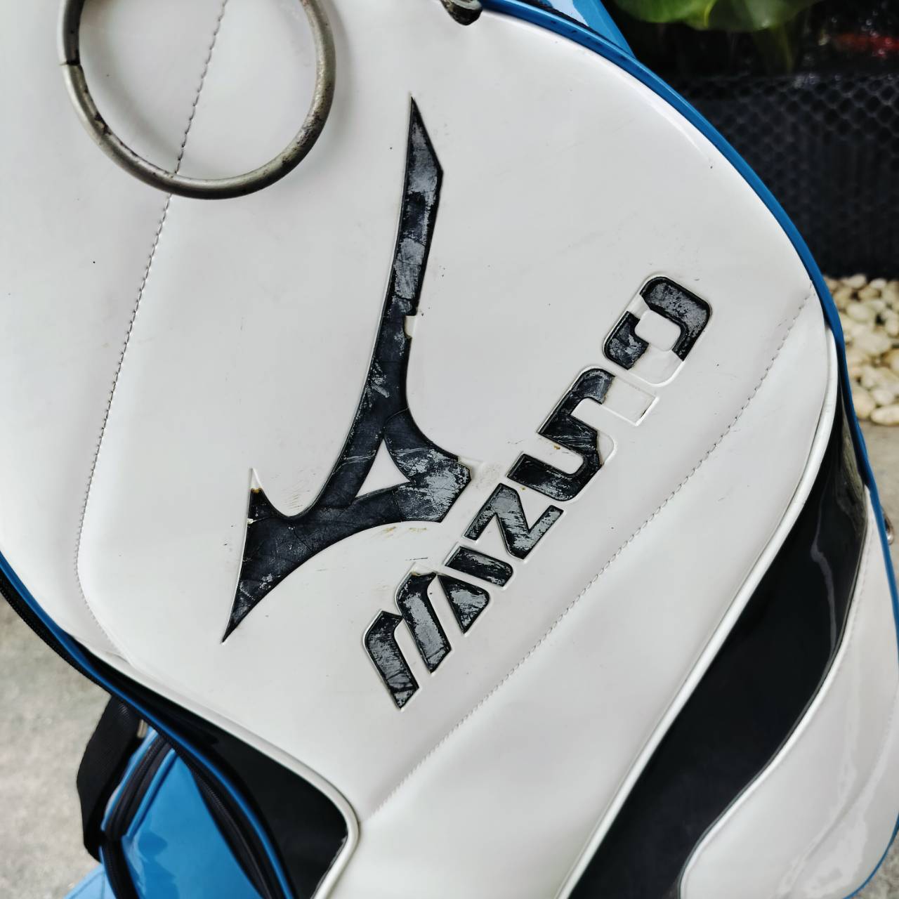 ถุงกอล์ฟ MIZUNO มือสอง ของแท้ สีน้ำเงินเอกลักษณ์ของ MIZUNO เลย วัสดุหนังแก้วสวยมาก ดูแลรักษาง่าย