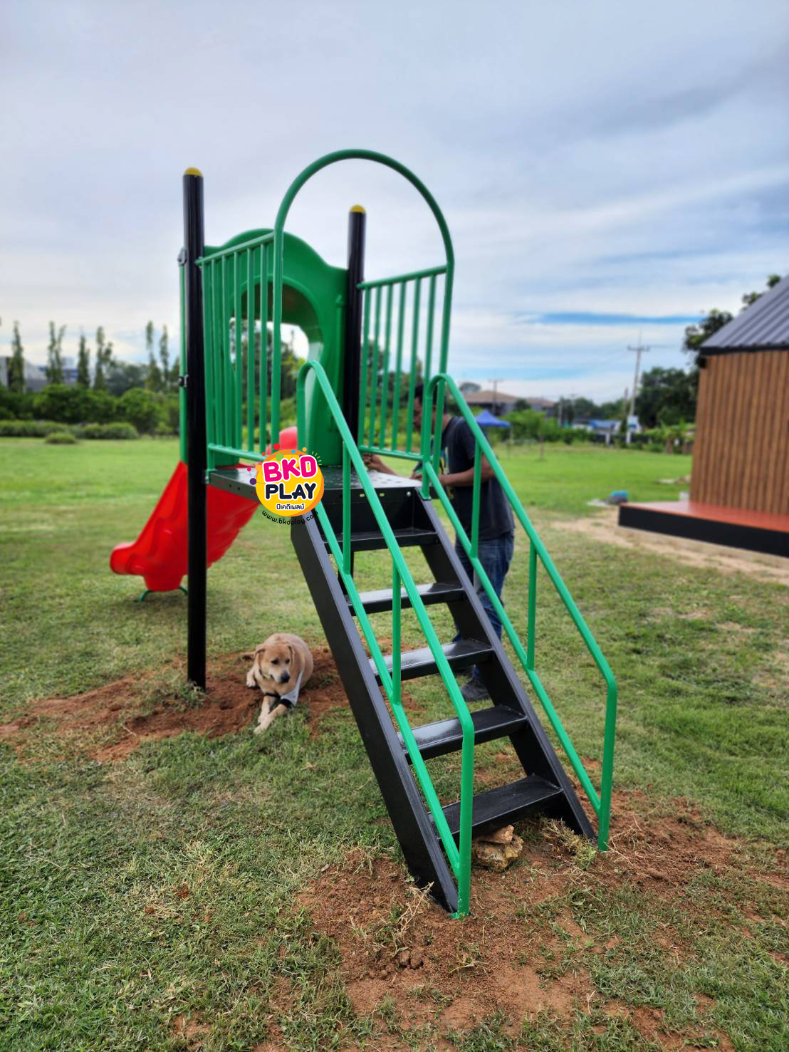 รางสไลเดอร์เดี่ยวพร้อมบันได สระน้ำ สำหรับวางขอบสระน้ำ หรือสนามเด็กเล่น เครื่องเล่นสนามเหล็ก เครื่องเล่นสนามกลางแจ้ง ผลิตในไทย ขนาด80x360x180 ซม.