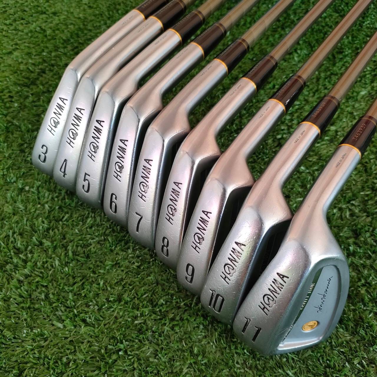 ชุดเหล็ก HONMA LB-717 มีเหล็ก 3 - 11 ชุดใหญ่!!! ก้าน SUPER LIGHT ก้านระดับ 3 ดาว *** สุดยอดก้านพรีเมี่ยม สูงกว่าระดับ ในท้องตลาดทั่วไป และมีราคาแพงสุดๆ วัสดุส่วนหัว สุดพรีเมี่ยม ถ้าท่านใด เคยลองตีจะรู้เลยครับ โลโก้ทองเคครับ รุ่นนี้ตีดีมาก และพรีเมี่ยมสูงส