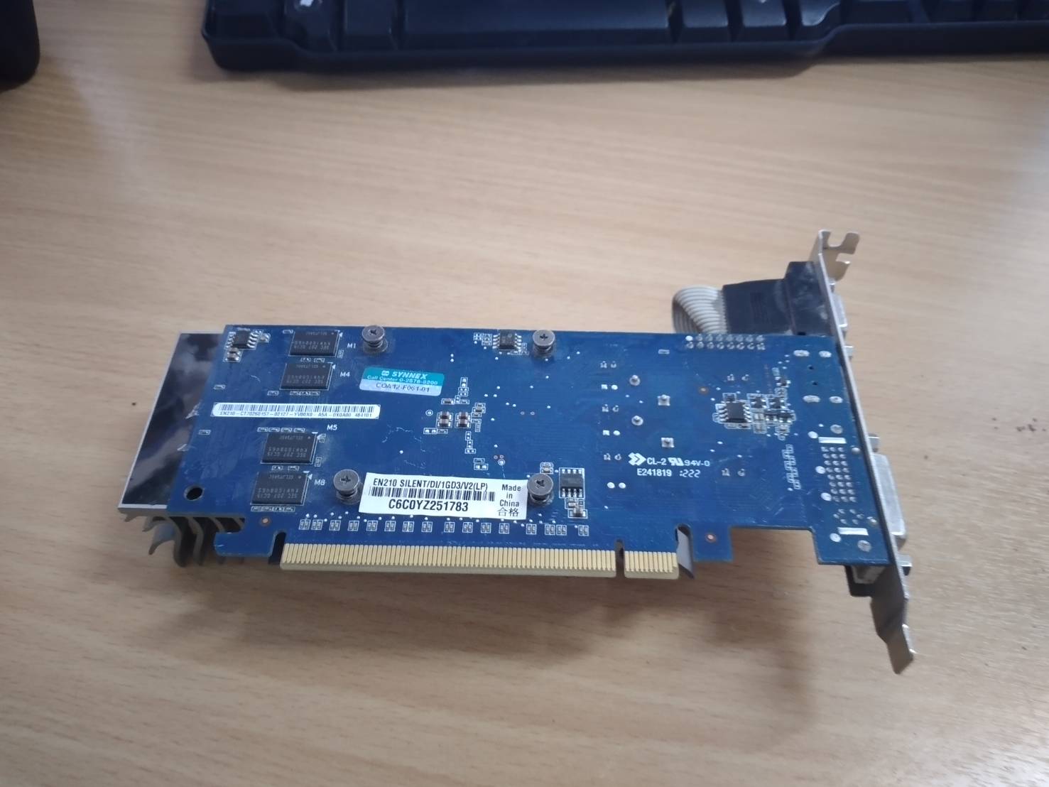 ASUS EN210 SILENT/DI/1GD3/V2(LP) - graphics card - GF 210 - 1 GB PCI Express 2.0 x16 64-bit DDR3 รองรับ Port DVI-I , HDMI ,VGA