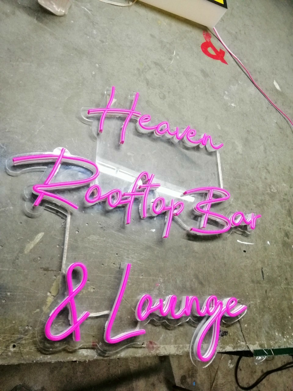 ป้ายไฟนีออน LED แสงสีชมพู