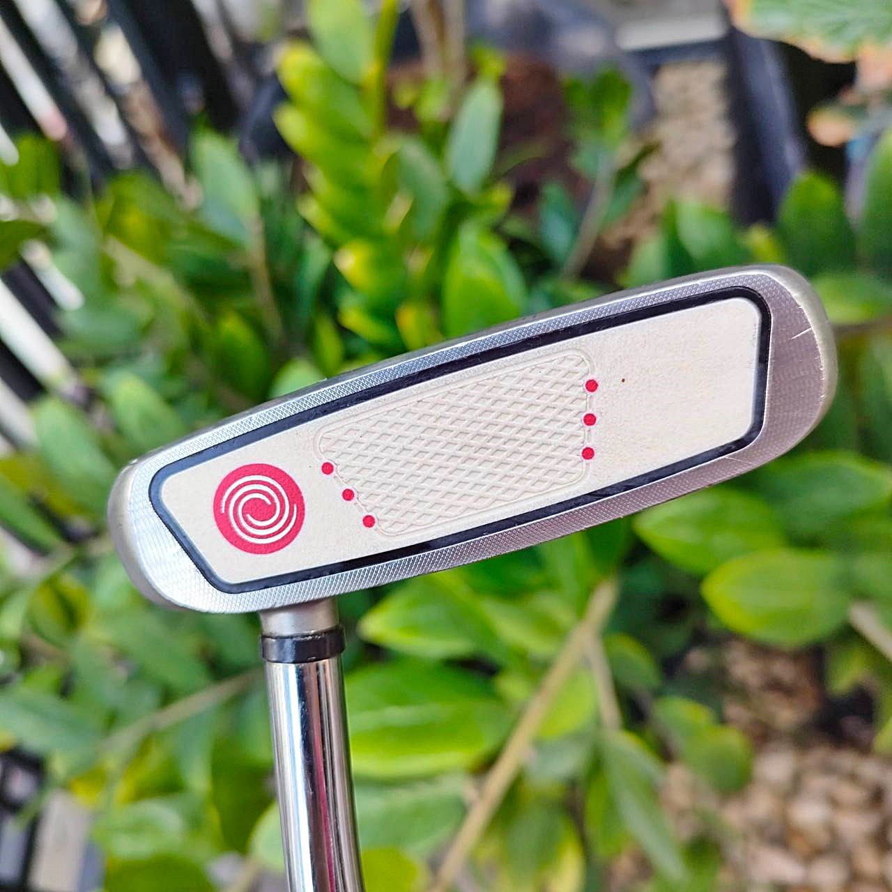 PUTTER ODYSSEY 2-BALL WHITE HOT XG ความยาว 34 นิ้ว หน้า XG ช่วยให้เกาะไลน์ขึ้น ทำให้ WHITE HOT XG ทั้งนุ่ม + เกาะไลน์มาก ไม้กอล์ฟพรีเมี่ยมมือสอง ของแท้ By NakaraLuxurious