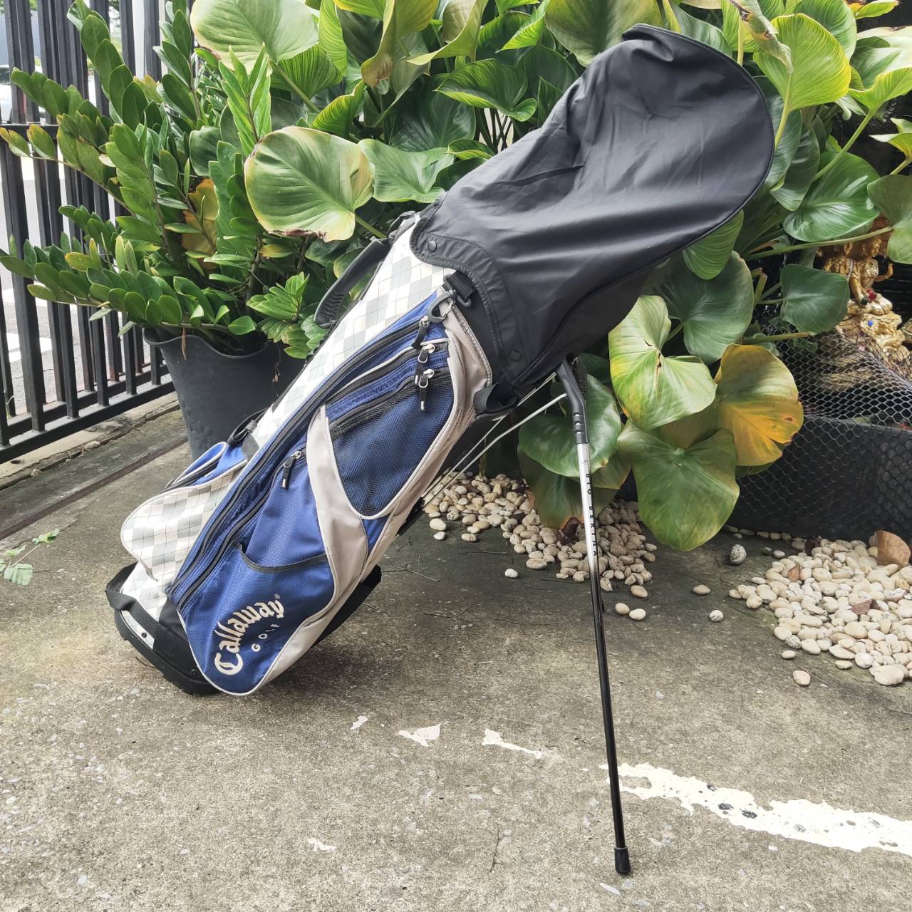 ถุงกอล์ฟขาตั้ง Callaway ของแท้มือสอง มีสายสะพายแบบเป้ *มีตาข่ายขาดเล็กน่้อย*