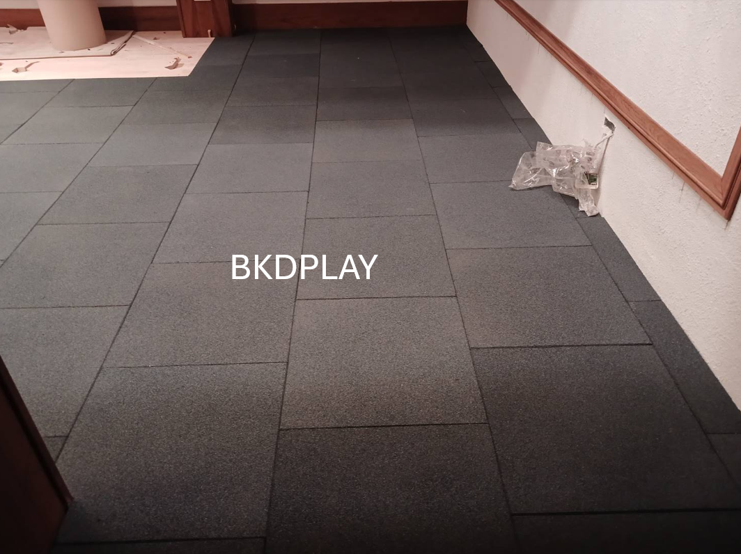 แผ่นยาง EPDM ราคาต่อ1ตร.ม. 4แผ่น แผ่นยางสังเคราะห์ ,แผ่นปูกันกระแทก,แผ่นปูพื้นสนามเด็กเล่น, พื้นยางEPDM ,ปูสนามเด็กเล่น,สนามกีฬา ห้องฟิตเนส พร้อมส่ง ราคาโรงงาน มีสีดำ เทา น้ำเงิน เหลือง แดง เขียว