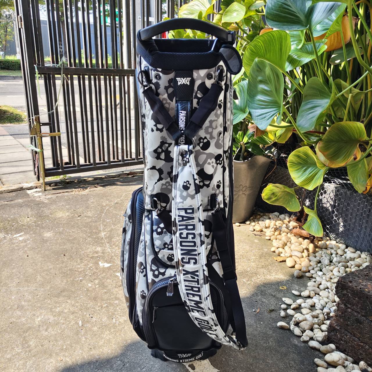 ถุงกอล์ฟ PXG 2023 Darkness Skull Camo Hybrid Stand Bag เป็นกระเป๋ากอล์ฟรุ่นพิเศษแบบลิมิเต็ดเอดิชัน
