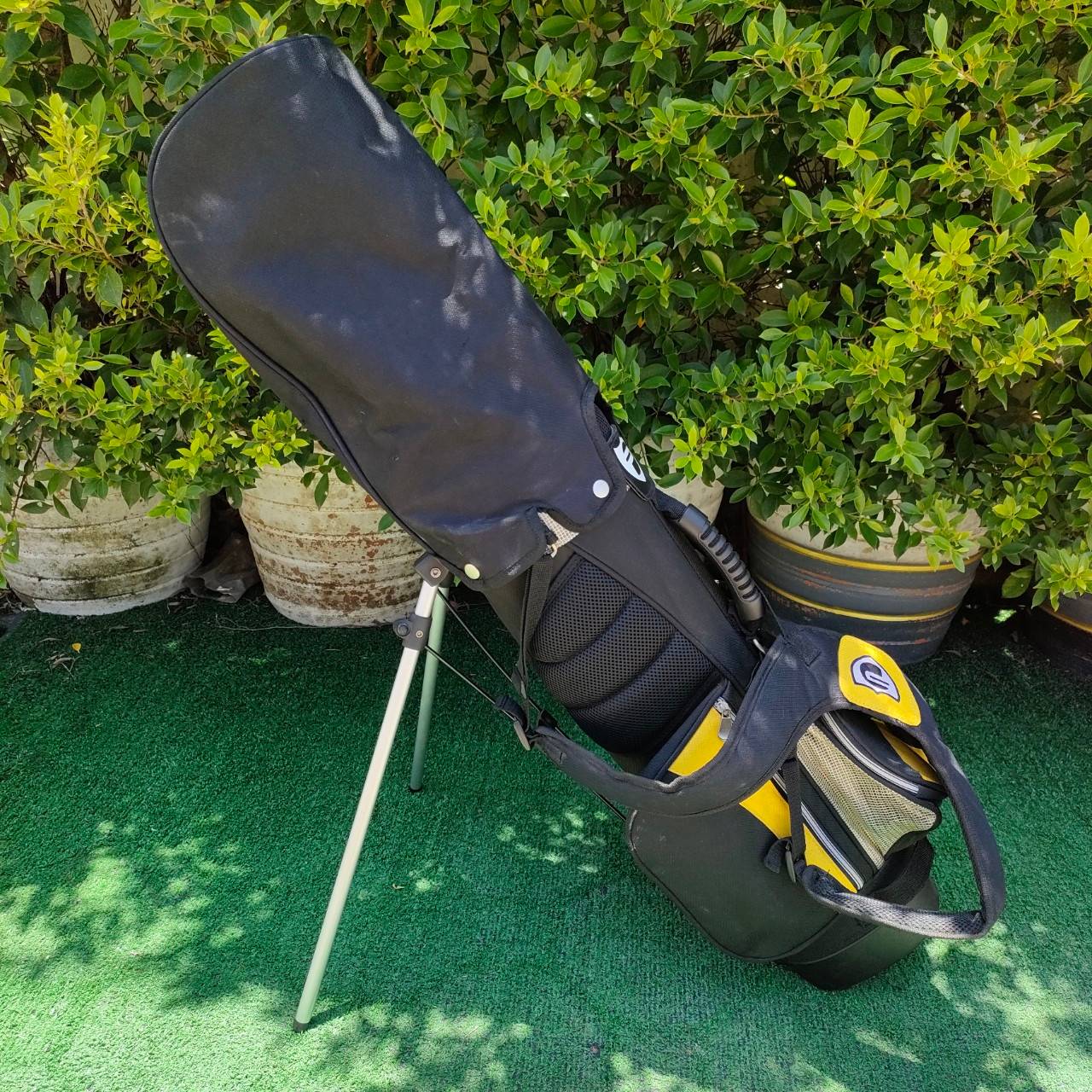***ไม้กอล์ฟสำหรับเด็ก*** KIDS SET PERRY GEAR มือสอง ทั้งชุดประกอบด้วย DRIVER และ เหล็ก 5 7 P PUTTER PERRY ถุงกอล์ฟ PERRY ขาตั้ง ไม้กอล์ฟมือสอง ของแท้ BY NakaraLuxurious