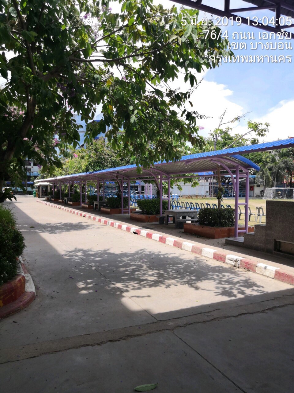 รร. ศึกษานารี ทำหลังคาทางเชื่อมอาคารเรียน