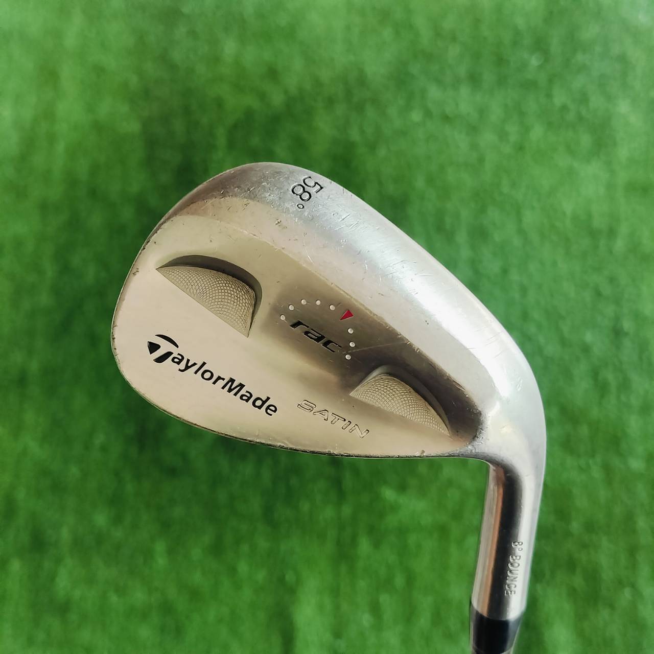 WEDGE TAYLORMADE RAC SATIN องศา 58 BOUNCE 8 ก้าน WEDGE ร่องโหดจัด หน้าใบยิงทราย สปินสุดปั่น!!! ใบดำ สวยดุ แม่นยำ ตกหยุด!!! ไม้กอล์ฟพรีเมี่ยมมือสอง ของแท้ By NakaraLuxurious
