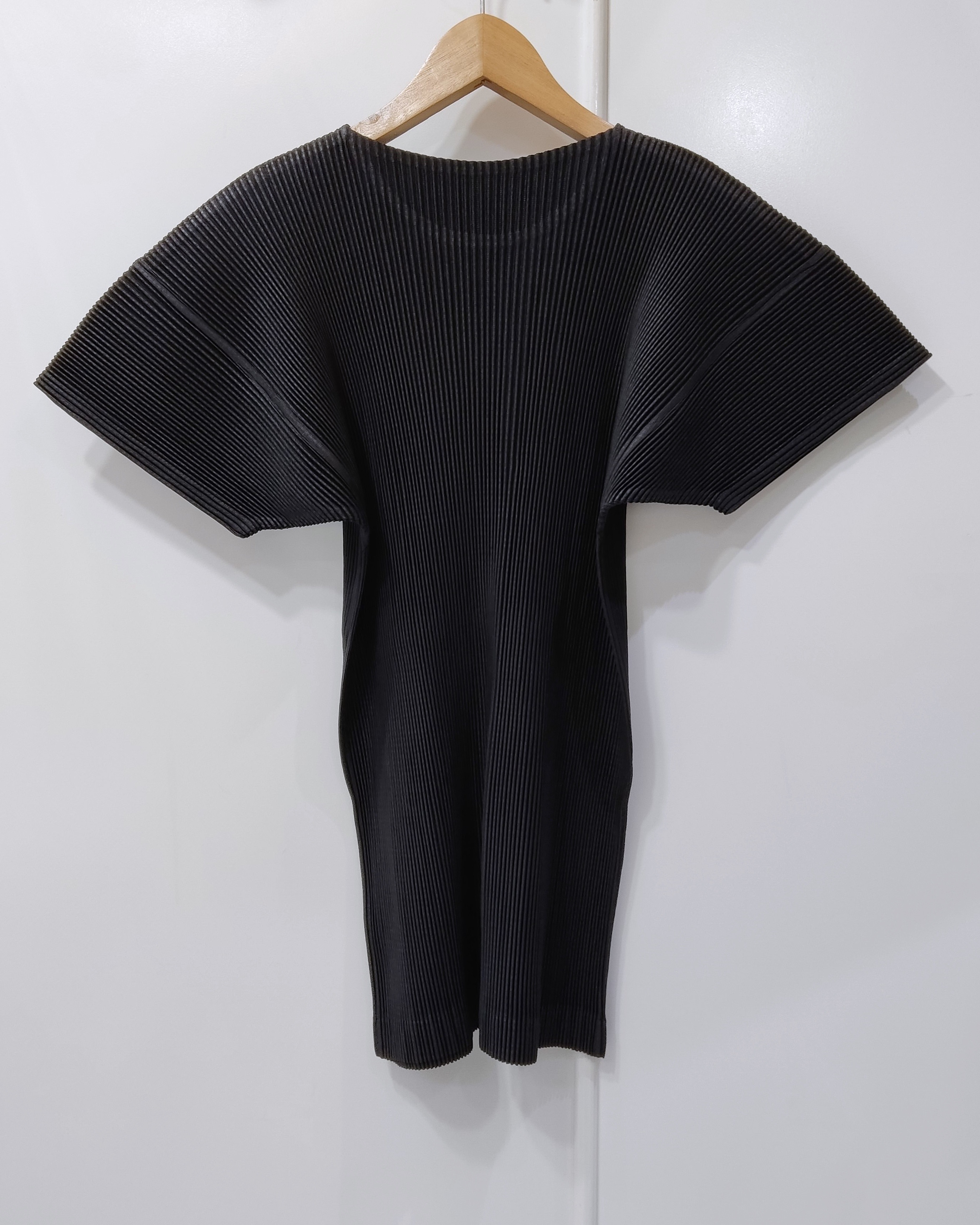 อกถึง 44นิ้ว ยาว 27นิ้ว 2MUAY รุ่น GM0871 เสื้ออัดพลีท THICK SHORT SLEEVE PLEATED TOP สีดำ FREE SIZE