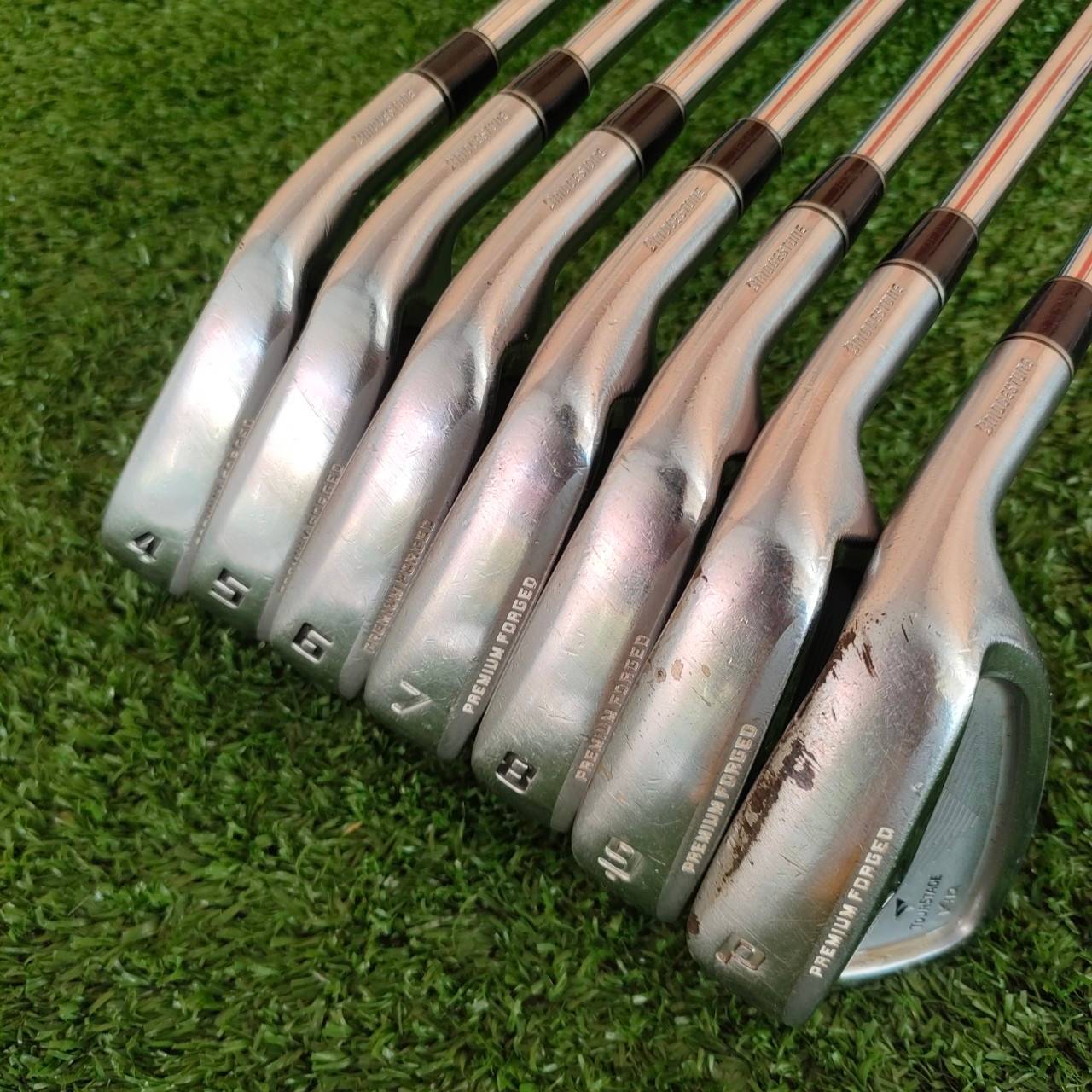 ชุดเหล็ก TOURSTAGE VIQ มีเหล็ก 4-9 เเละ PW ก้าน NS.PRO 950 FLEX R เหล็ก PREMIUM FORGED JAPAN สุดๆของคุณภาพ มี CAVITY ด้วย ตีทั้งง่าย นุ่ม มันส์ คมจัดๆครับ