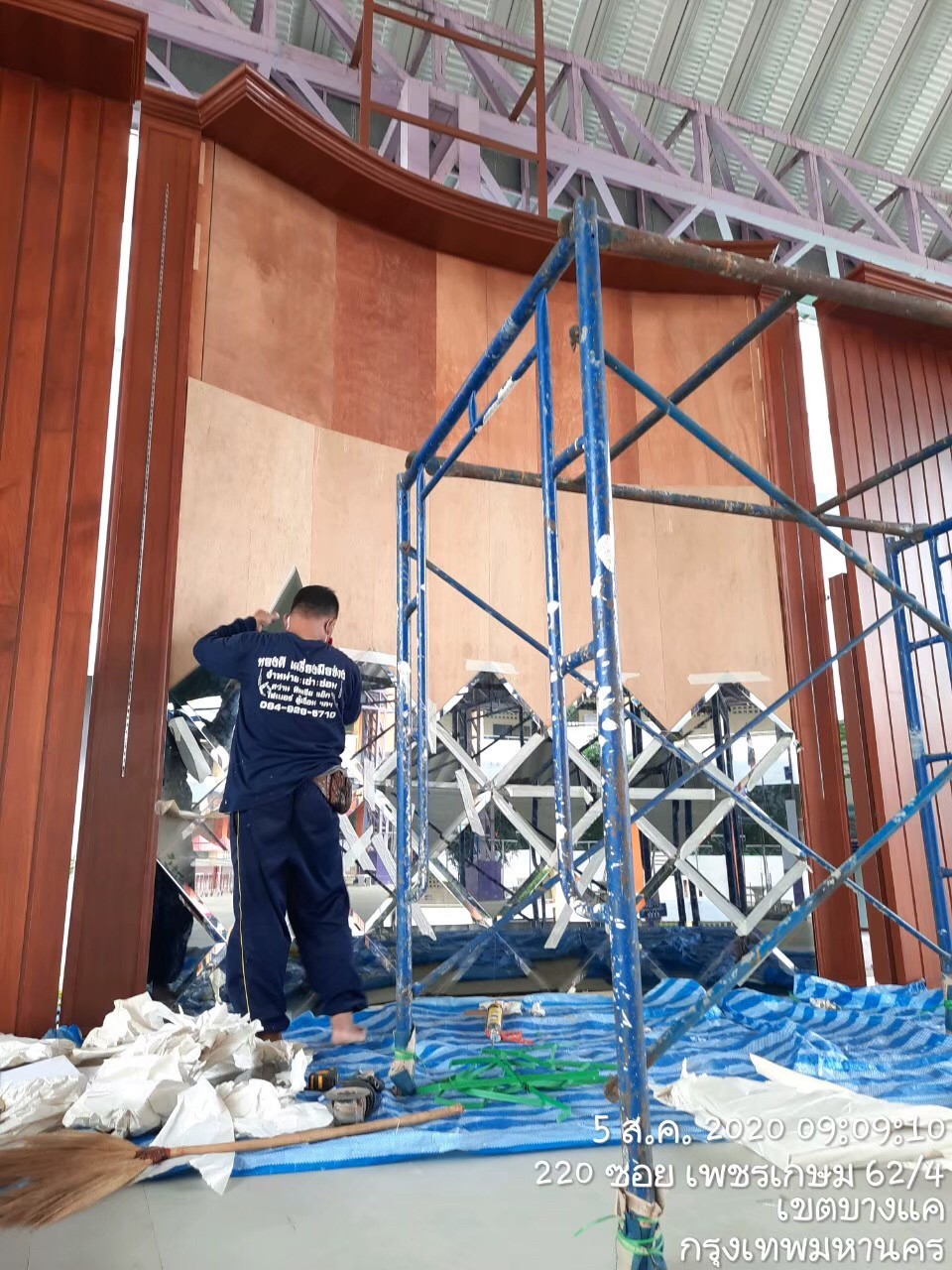 ราชวินิตประถม(บางแค)ทำเวที,ประตู,ที่นั่ง,สนามเด็กเล่น