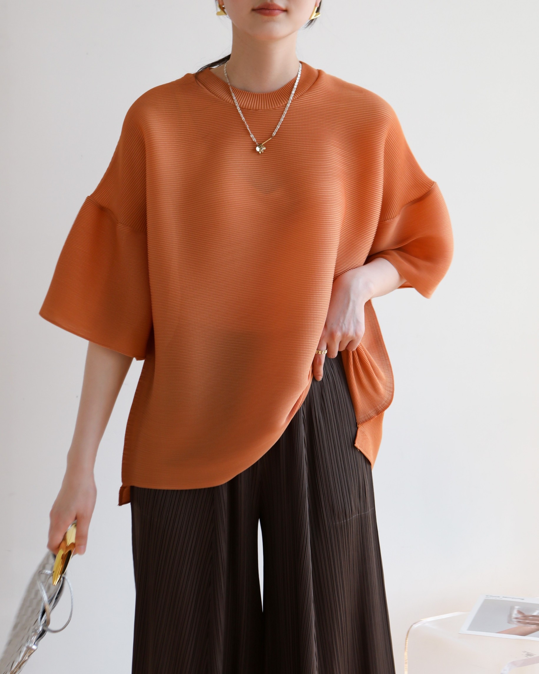 2MUAY รุ่น GJO1003 เสื้อพลีทคุณภาพ BELL SLEEVE PLEATED TOP สีดำ FREE SIZE