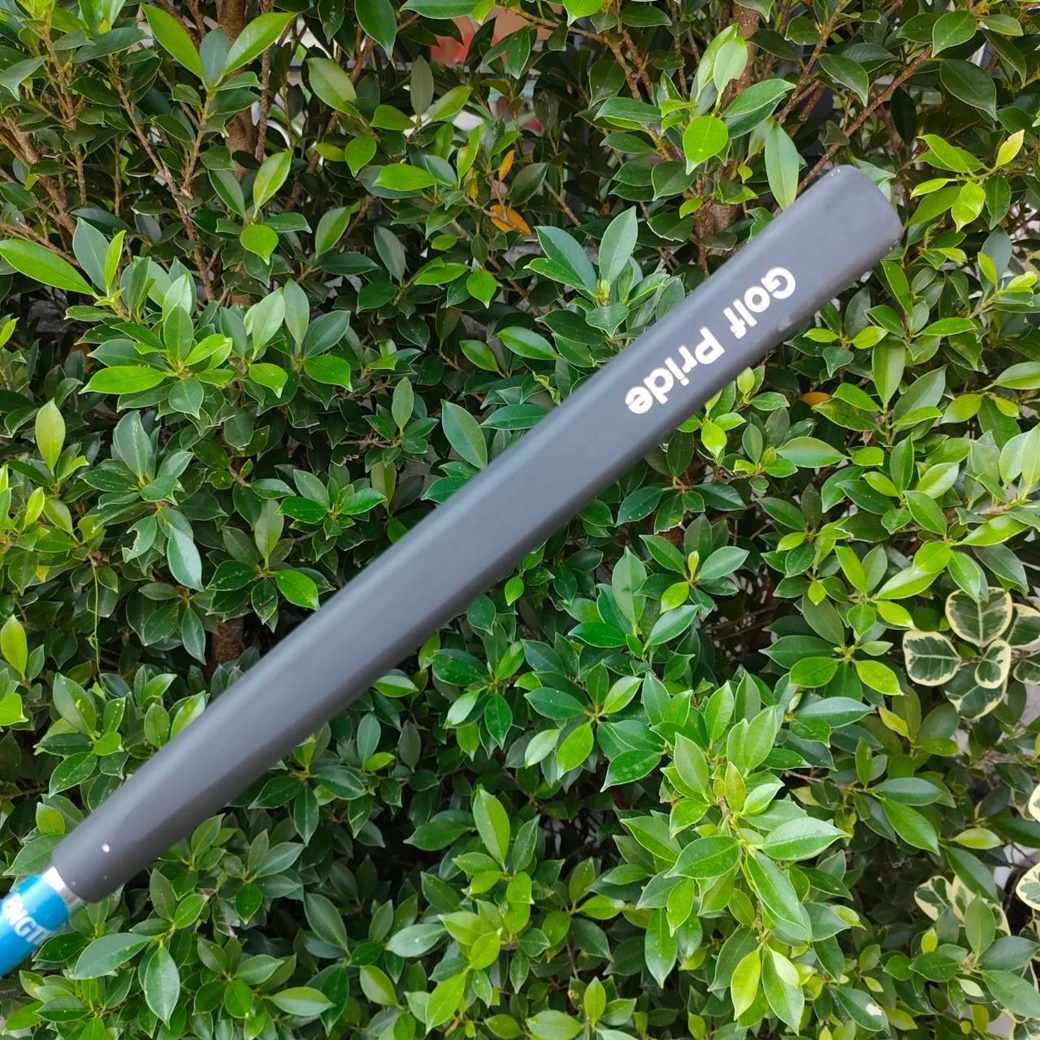 PUTTER TOUR REVENGE V-POWER ความยาว 33 นิ้ว เล็งง่ายมากๆๆๆ พัตต์ตรงมาก เวลาพัตต์ถ้าพัตต์ตบ หรือพัตต์เปิดจะรู้เลย มีทั้งบอล และมีทั้งขีด น้ำหนักดี หน้าไม้ดี