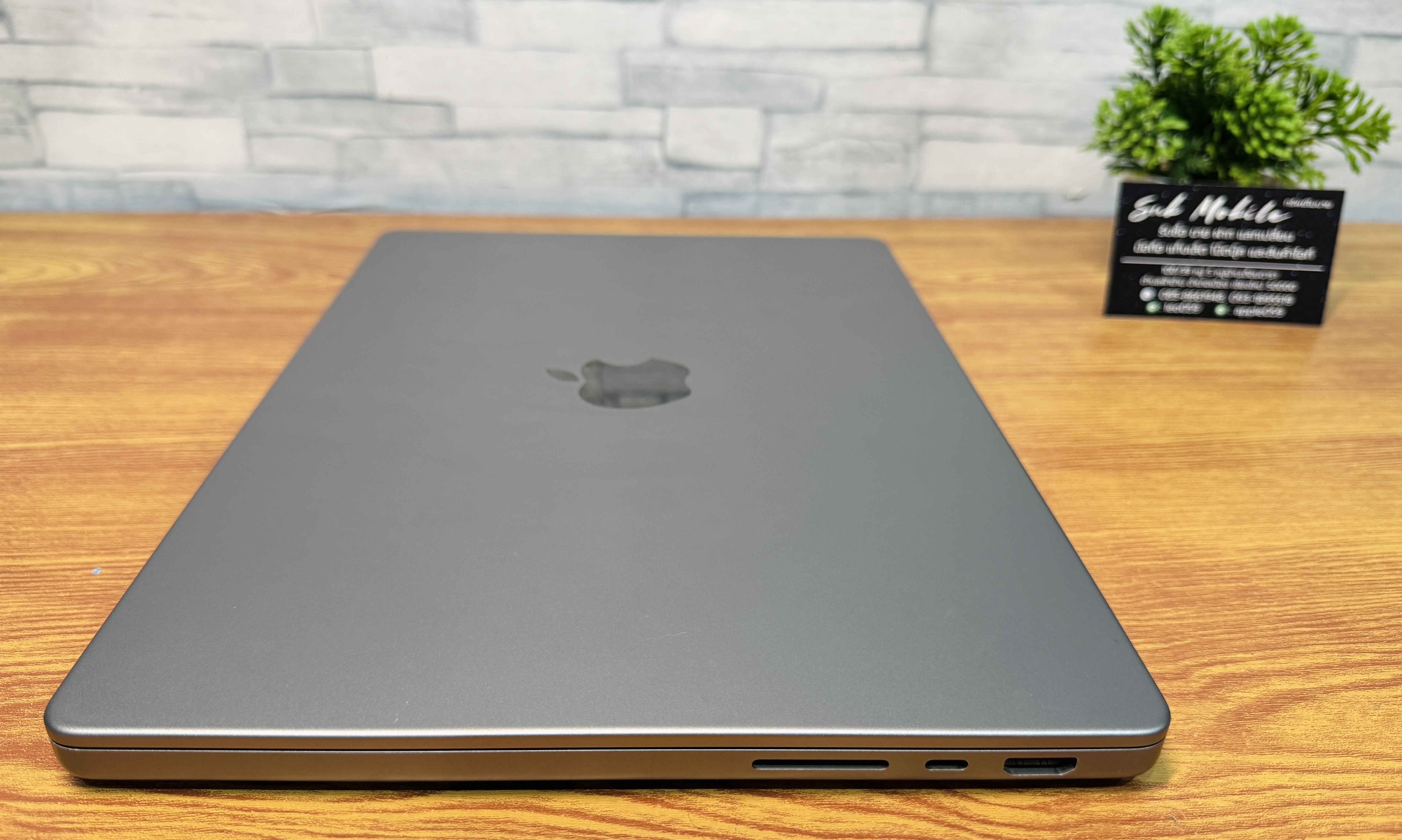 Apple MacBook Pro 14 : M1 Pro chip 10C CPU/16C GPU/16GB/1TB - Space Grey-2021